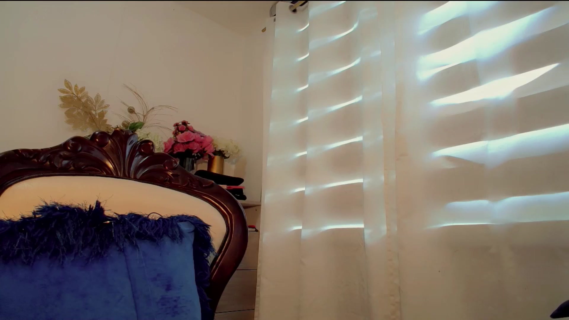 Gallery image thumbnail from NatachaYoung's myfreecams stream on, 12/01/2024, 21:27 image 11 of 20