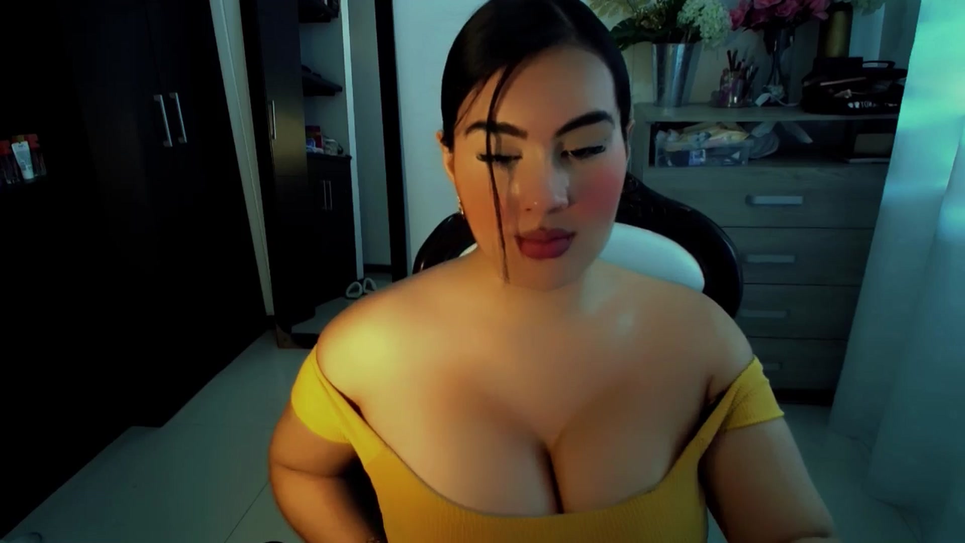 Gallery image thumbnail from NatachaYoung's myfreecams stream on, 12/03/2024, 17:15 image 4 of 20
