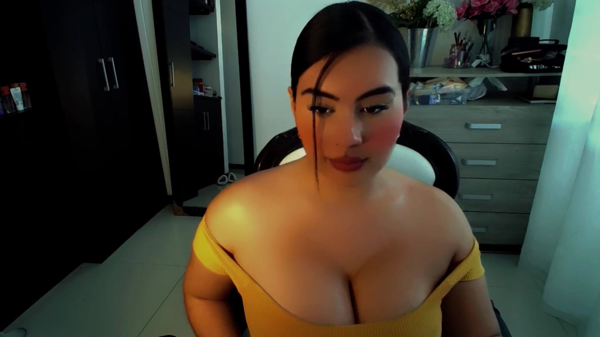 Gallery image thumbnail from NatachaYoung's myfreecams stream on, 12/03/2024, 17:15 image 19 of 20