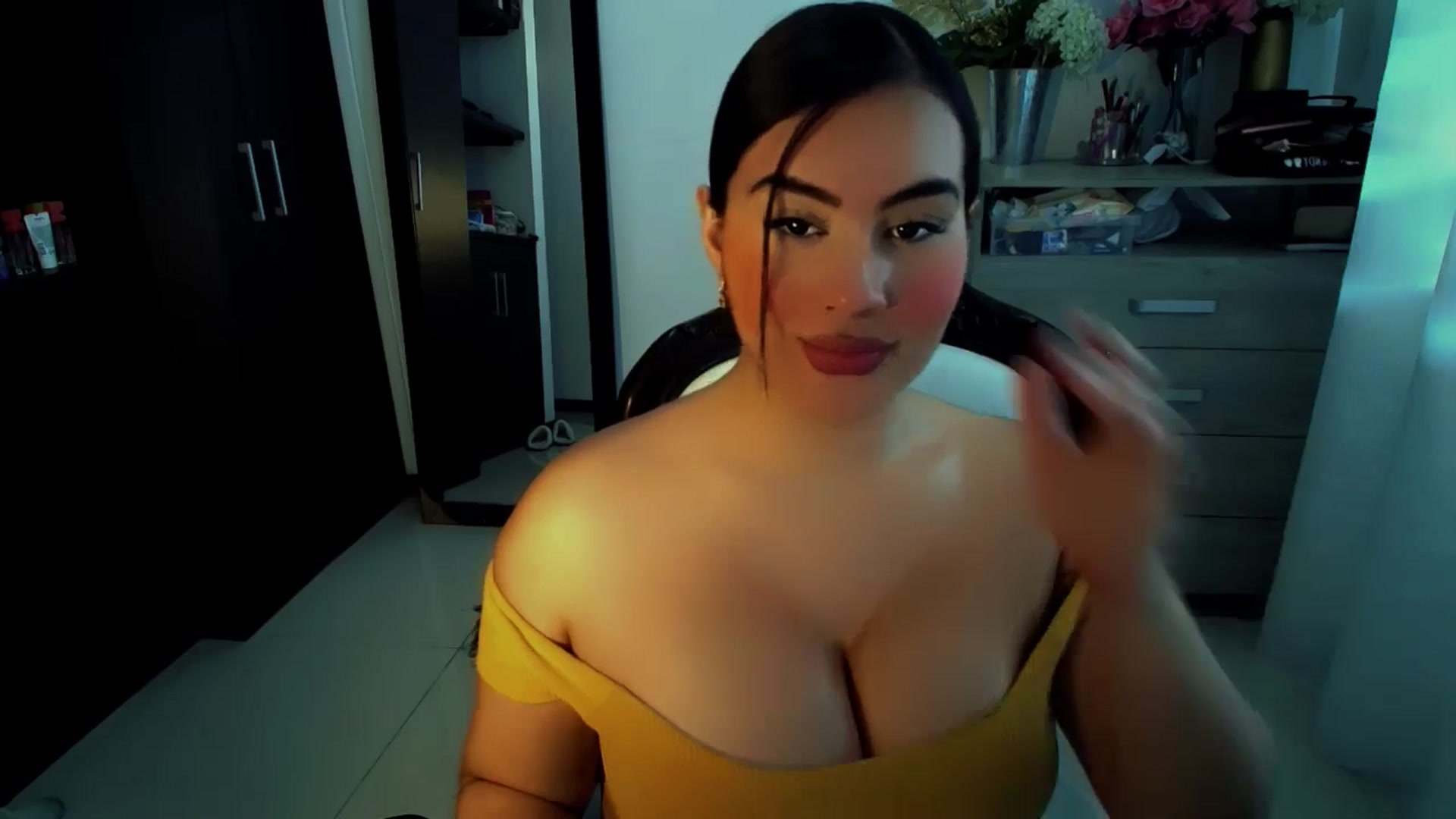 Gallery image thumbnail from NatachaYoung's myfreecams stream on, 12/03/2024, 17:15 image 8 of 20