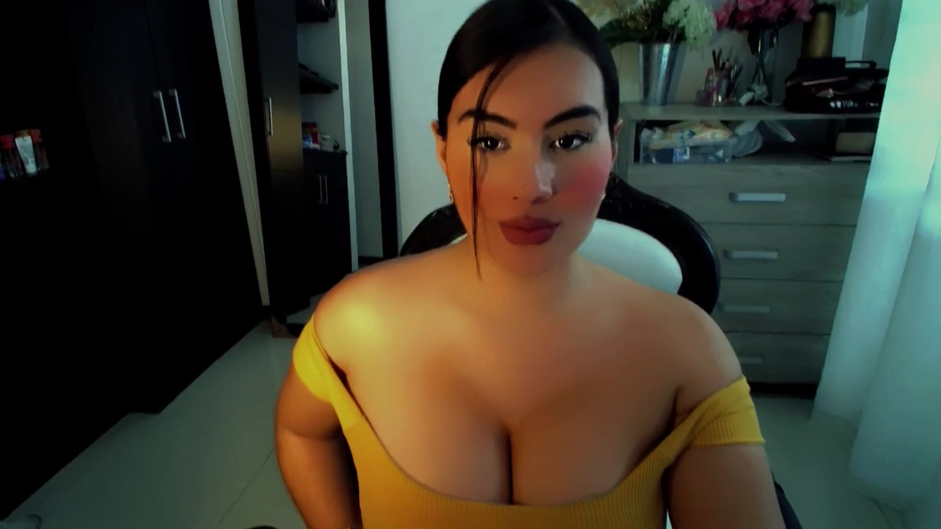 Gallery image thumbnail from NatachaYoung's myfreecams stream on, 12/03/2024, 17:15 image 15 of 20