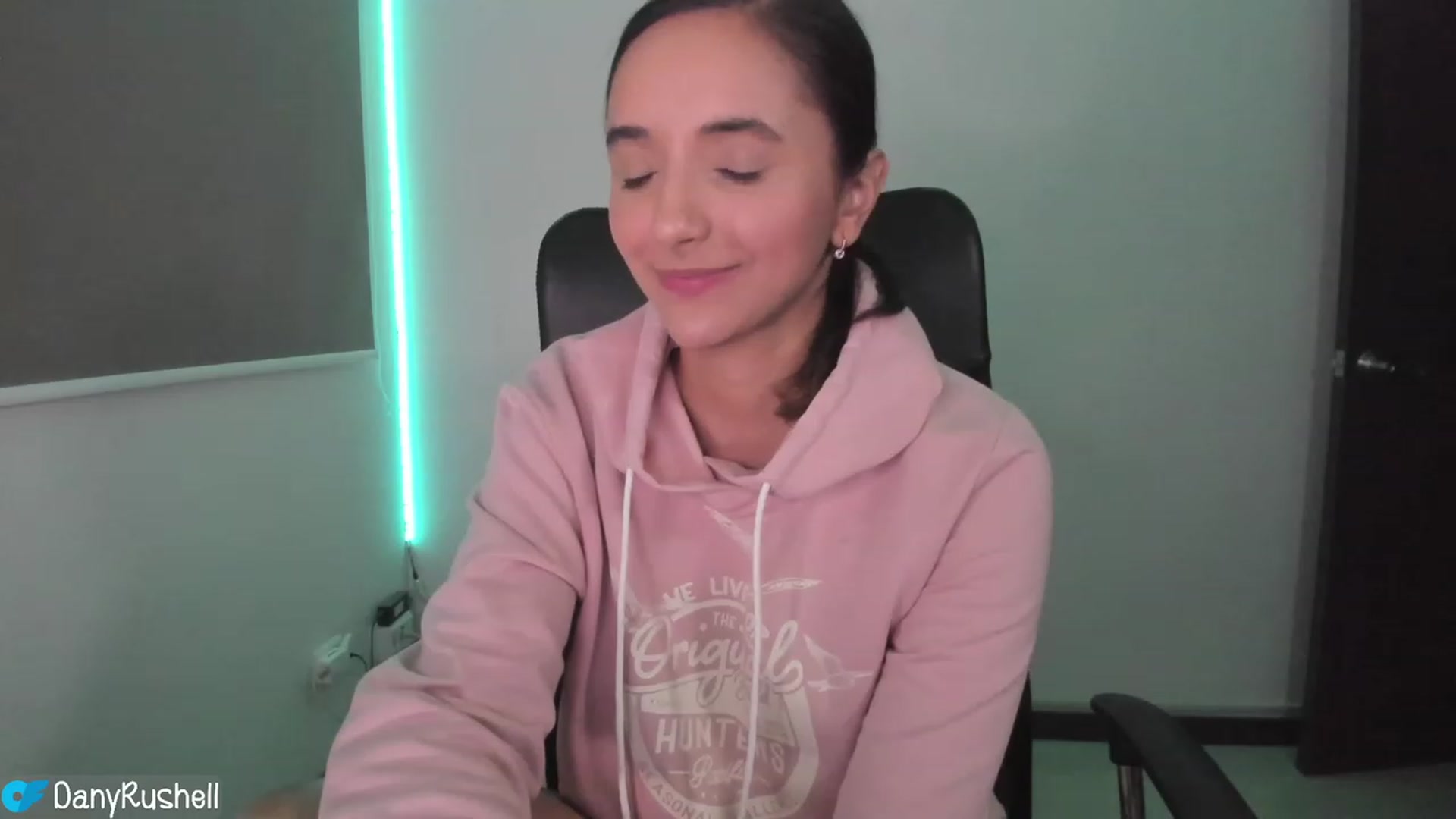 Gallery image thumbnail from NataliaMFC_'s myfreecams stream on, 03/14/2023, 05:34 image 11 of 20