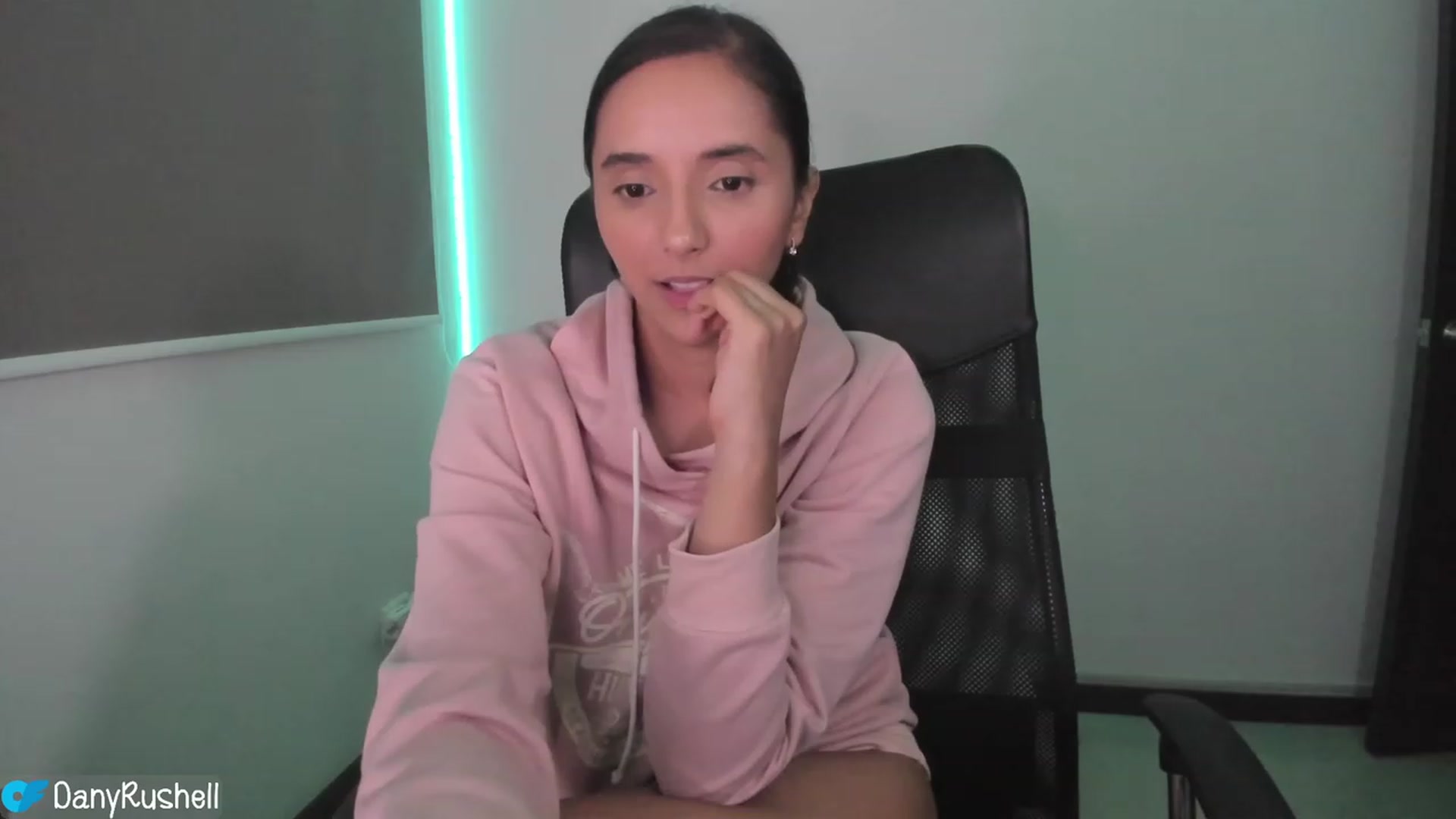 Gallery image thumbnail from NataliaMFC_'s myfreecams stream on, 03/14/2023, 05:34 image 20 of 20