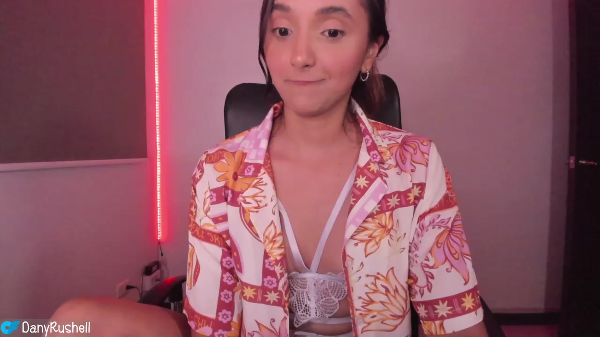 Gallery image thumbnail from NataliaMFC_'s myfreecams stream on, 03/20/2023, 06:31 image 3 of 20