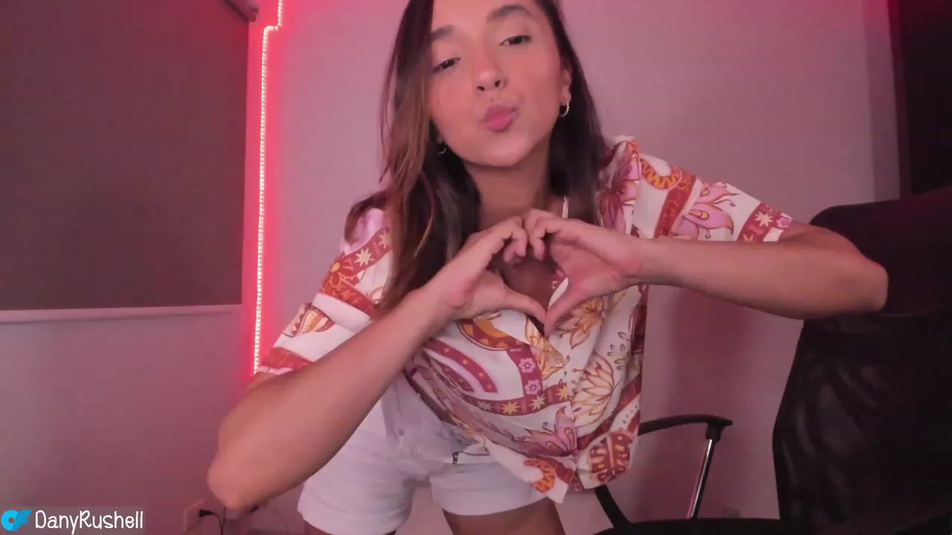 Gallery image thumbnail from NataliaMFC_'s myfreecams stream on, 03/20/2023, 06:31 image 8 of 20