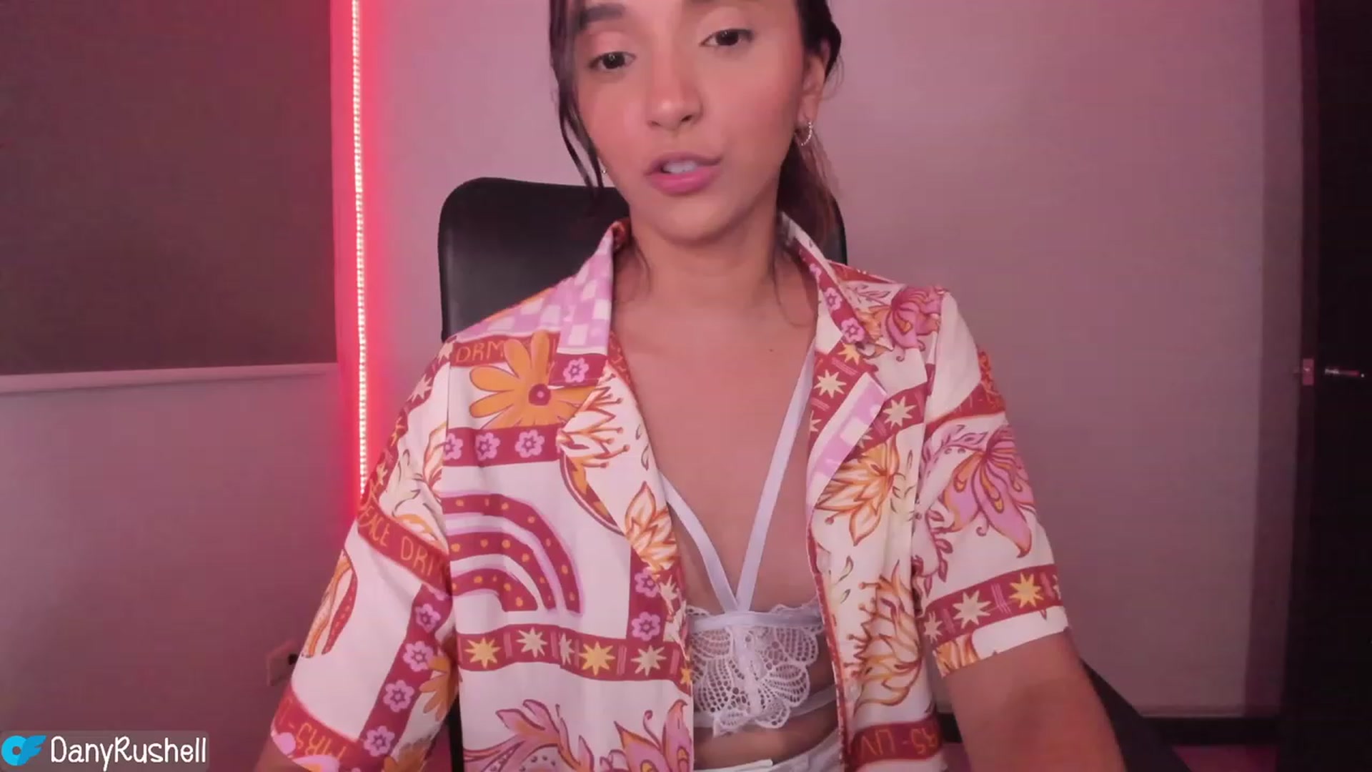 Gallery image thumbnail from NataliaMFC_'s myfreecams stream on, 03/20/2023, 06:31 image 4 of 20