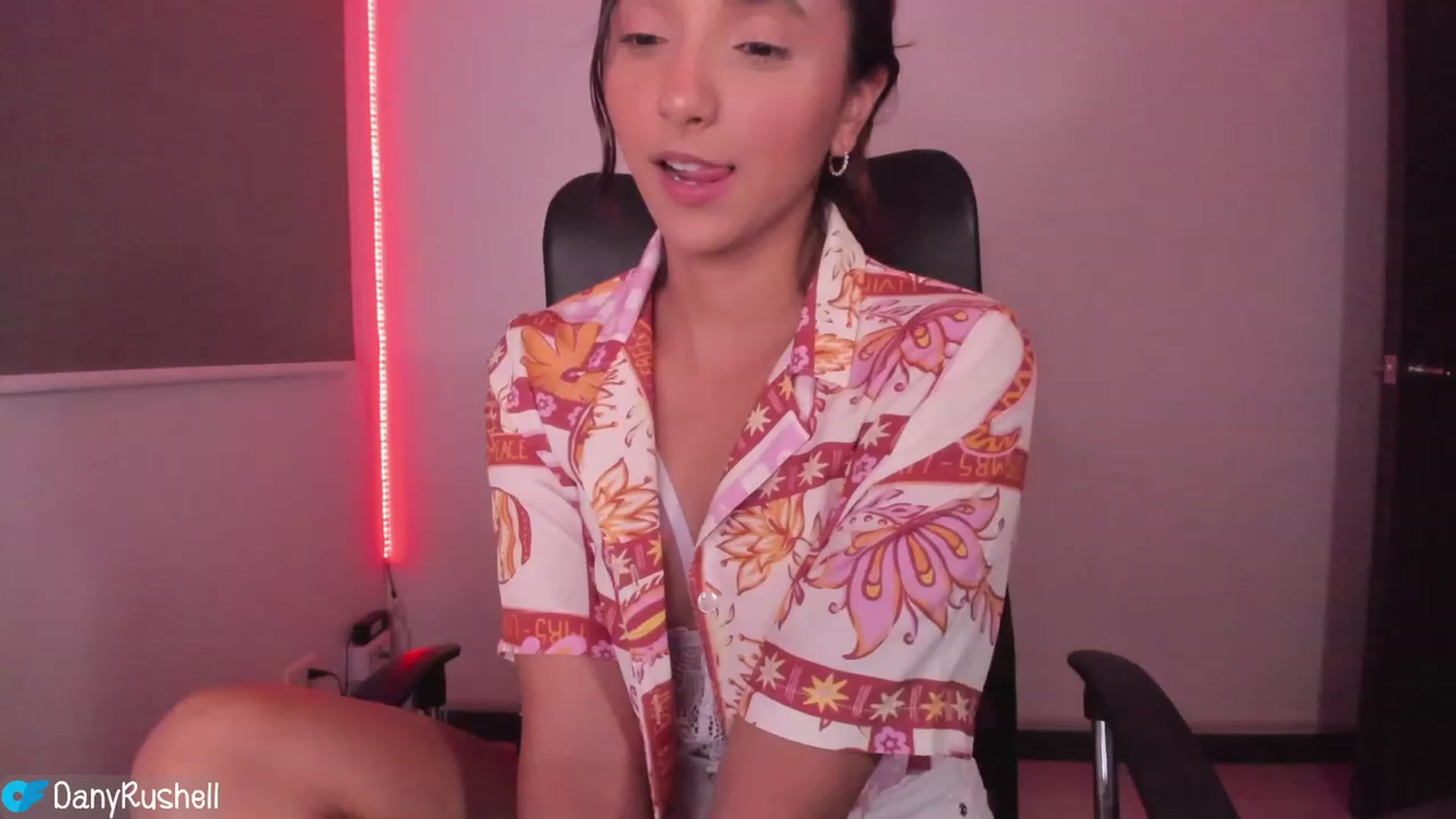 Gallery image thumbnail from NataliaMFC_'s myfreecams stream on, 03/20/2023, 06:31 image 2 of 20