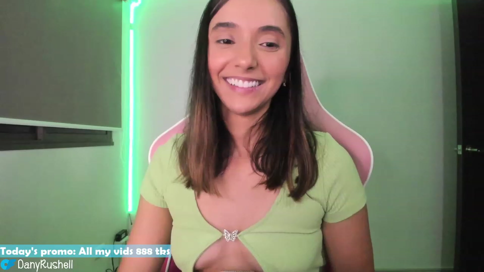Gallery image thumbnail from NataliaMFC_'s myfreecams stream on, 04/19/2023, 05:27 image 10 of 20