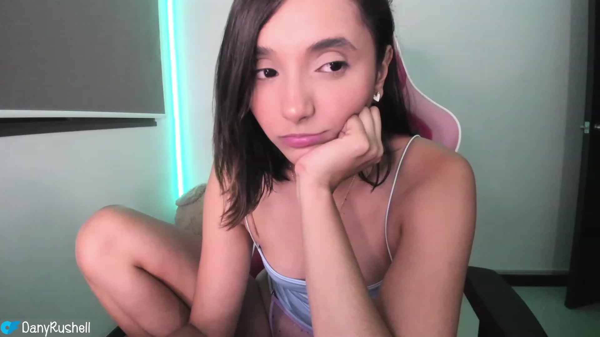 Gallery image thumbnail from NataliaMFC_'s myfreecams stream on, 05/05/2023, 05:09 image 9 of 20