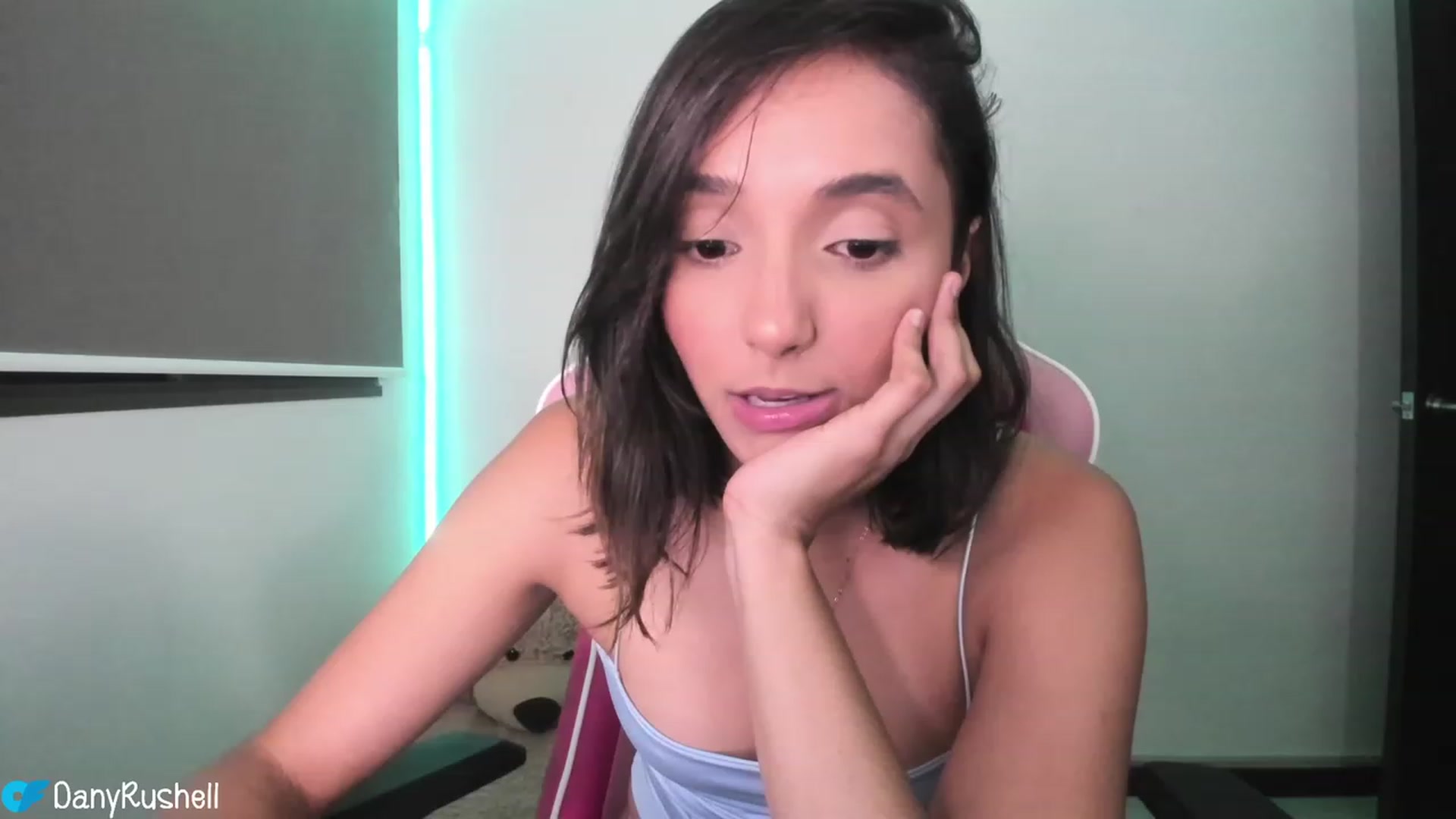 Gallery image thumbnail from NataliaMFC_'s myfreecams stream on, 05/05/2023, 05:09 image 5 of 20