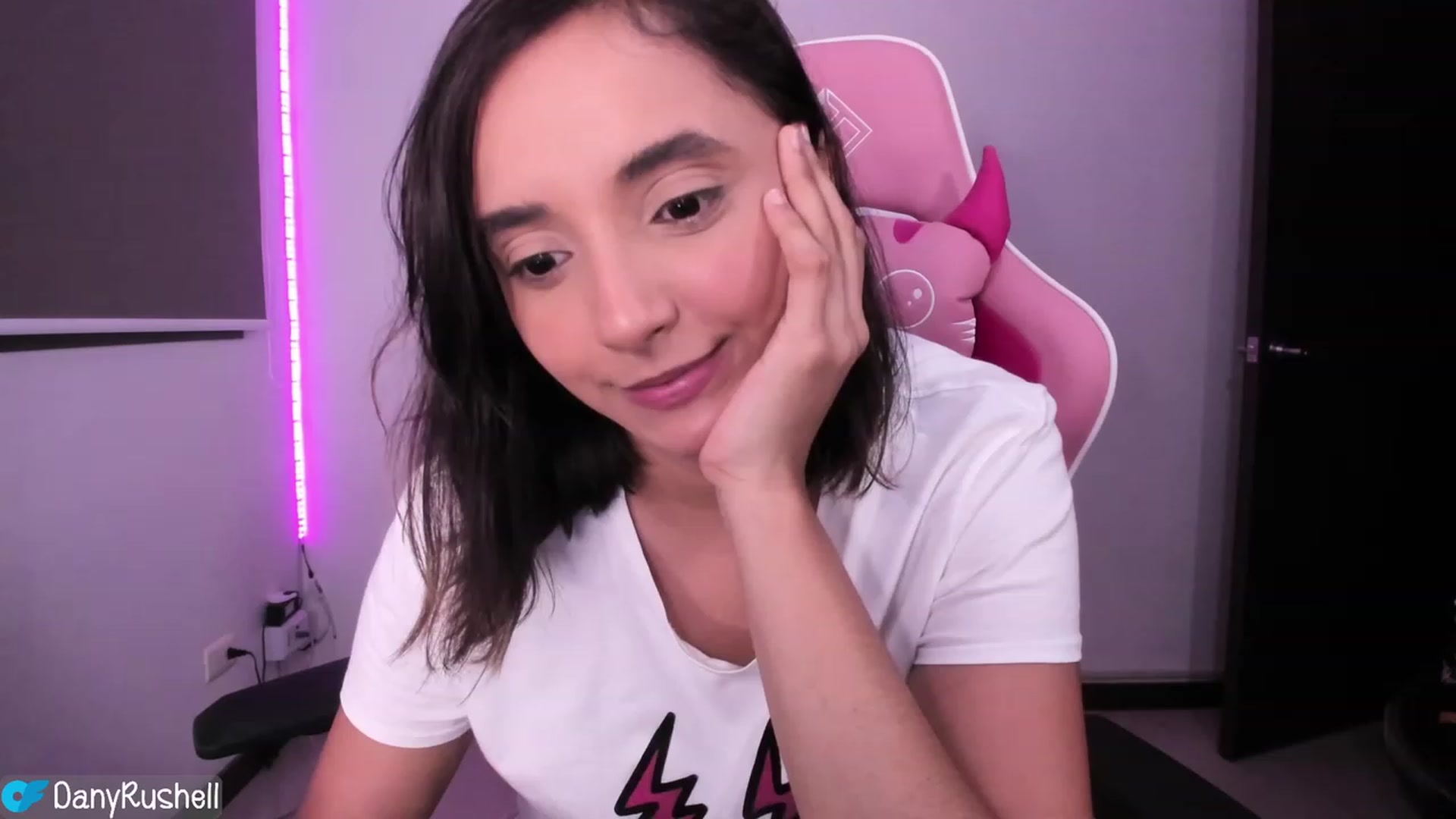 Gallery image thumbnail from NataliaMFC_'s myfreecams stream on, 05/19/2023, 06:09 image 2 of 20