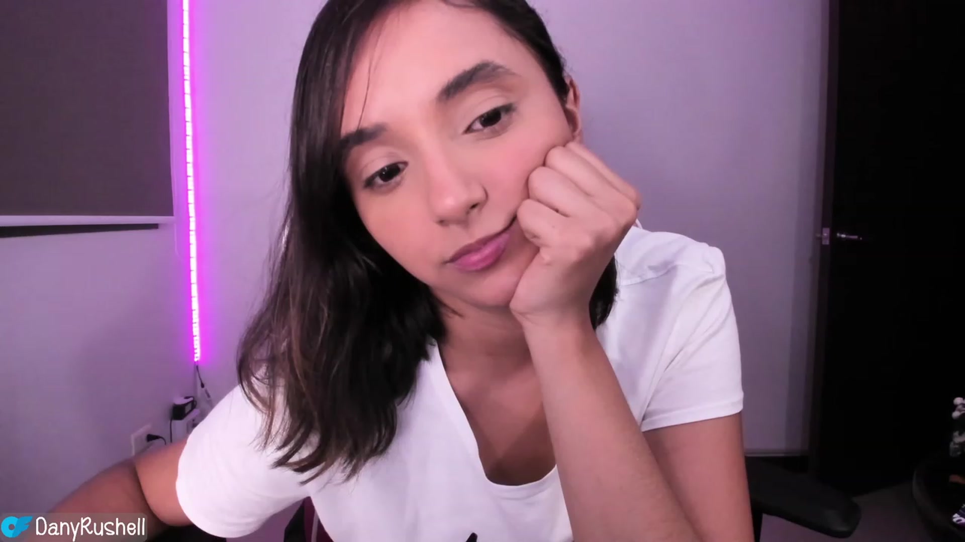 Gallery image thumbnail from NataliaMFC_'s myfreecams stream on, 05/19/2023, 06:09 image 14 of 20