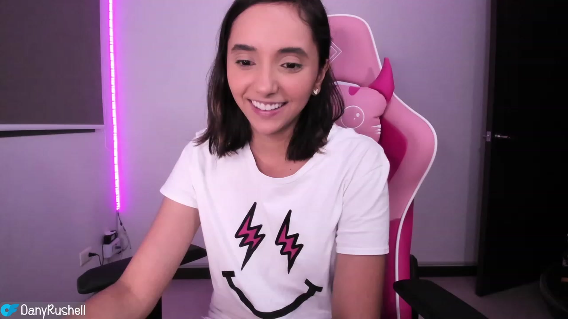 Gallery image thumbnail from NataliaMFC_'s myfreecams stream on, 05/19/2023, 06:09 image 3 of 20