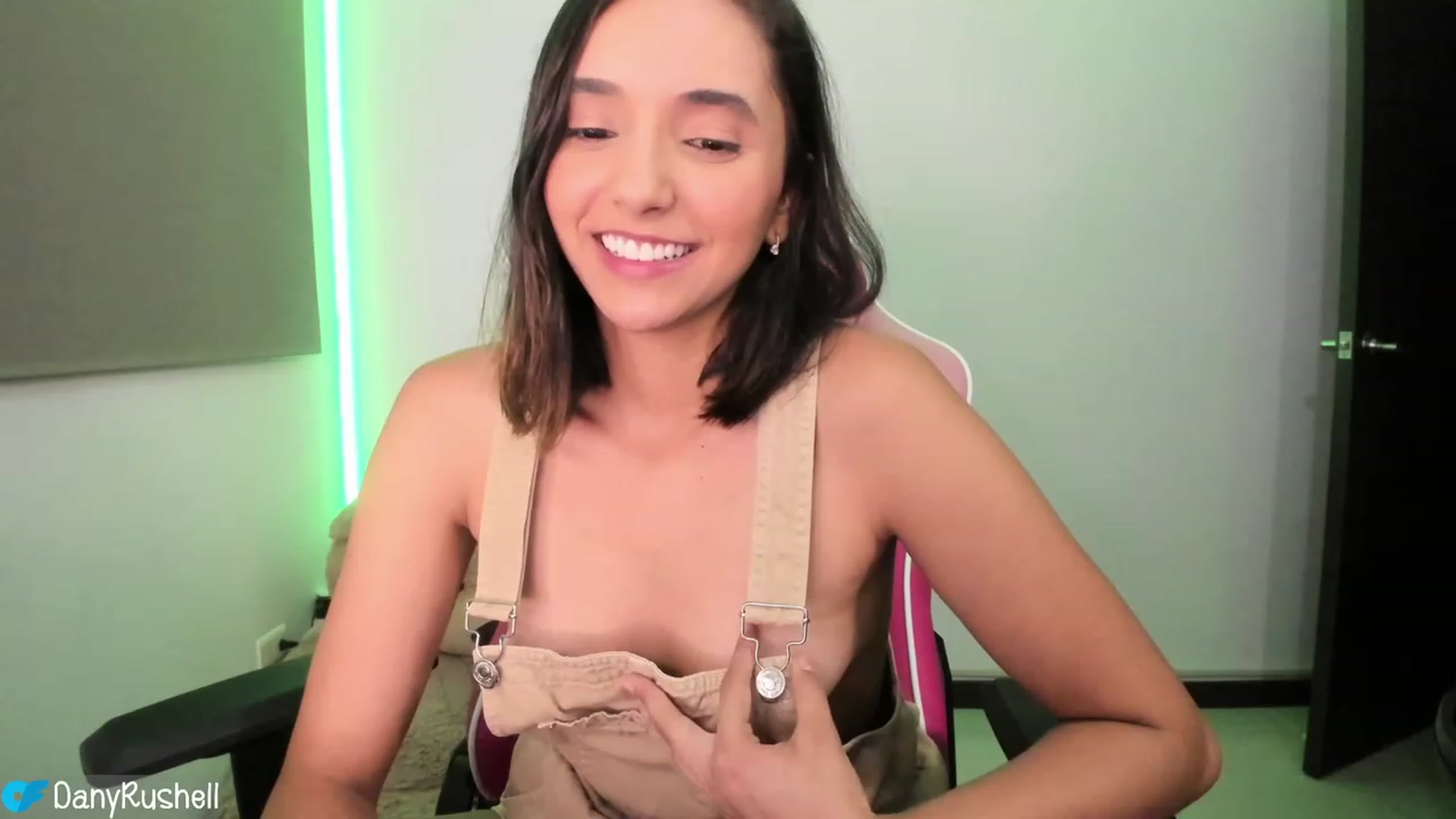 Gallery image thumbnail from NataliaMFC_'s myfreecams stream on, 05/25/2023, 05:05 image 12 of 20