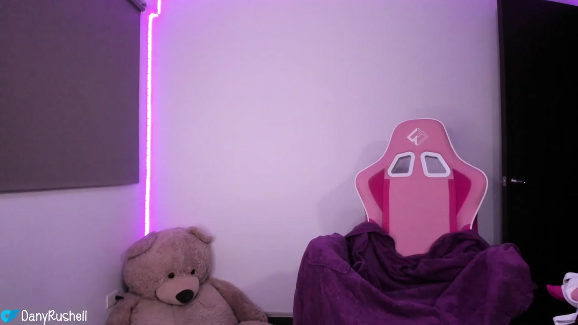 Gallery image thumbnail from NataliaMFC_'s myfreecams stream on, 06/03/2023, 05:34 image 4 of 20