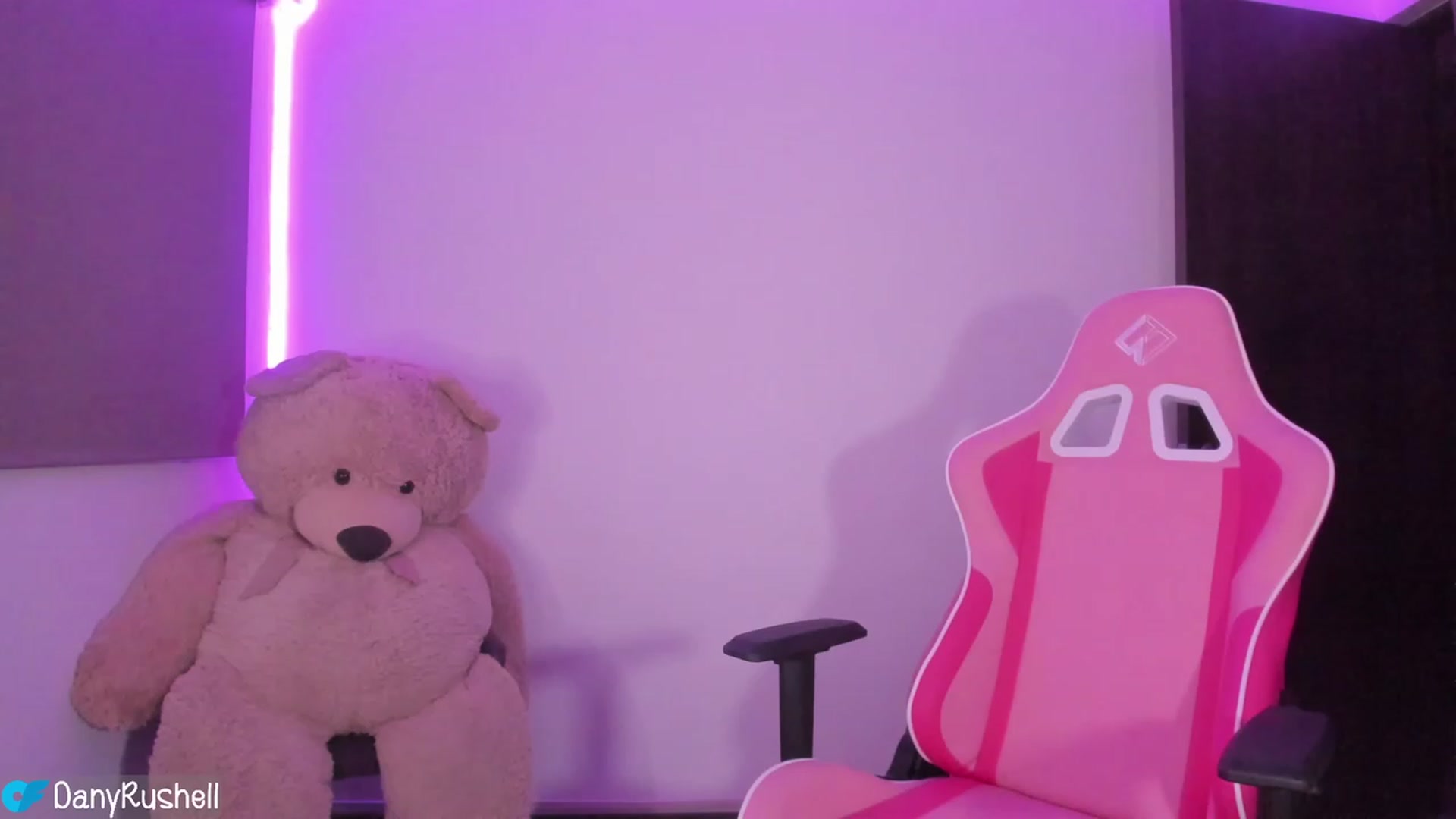 Gallery image thumbnail from NataliaMFC_'s myfreecams stream on, 06/14/2023, 04:55 image 6 of 20