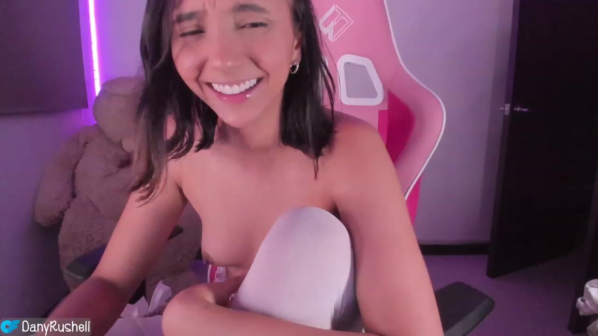 Gallery image thumbnail from NataliaMFC_'s myfreecams stream on, 06/19/2023, 06:18 image 13 of 20
