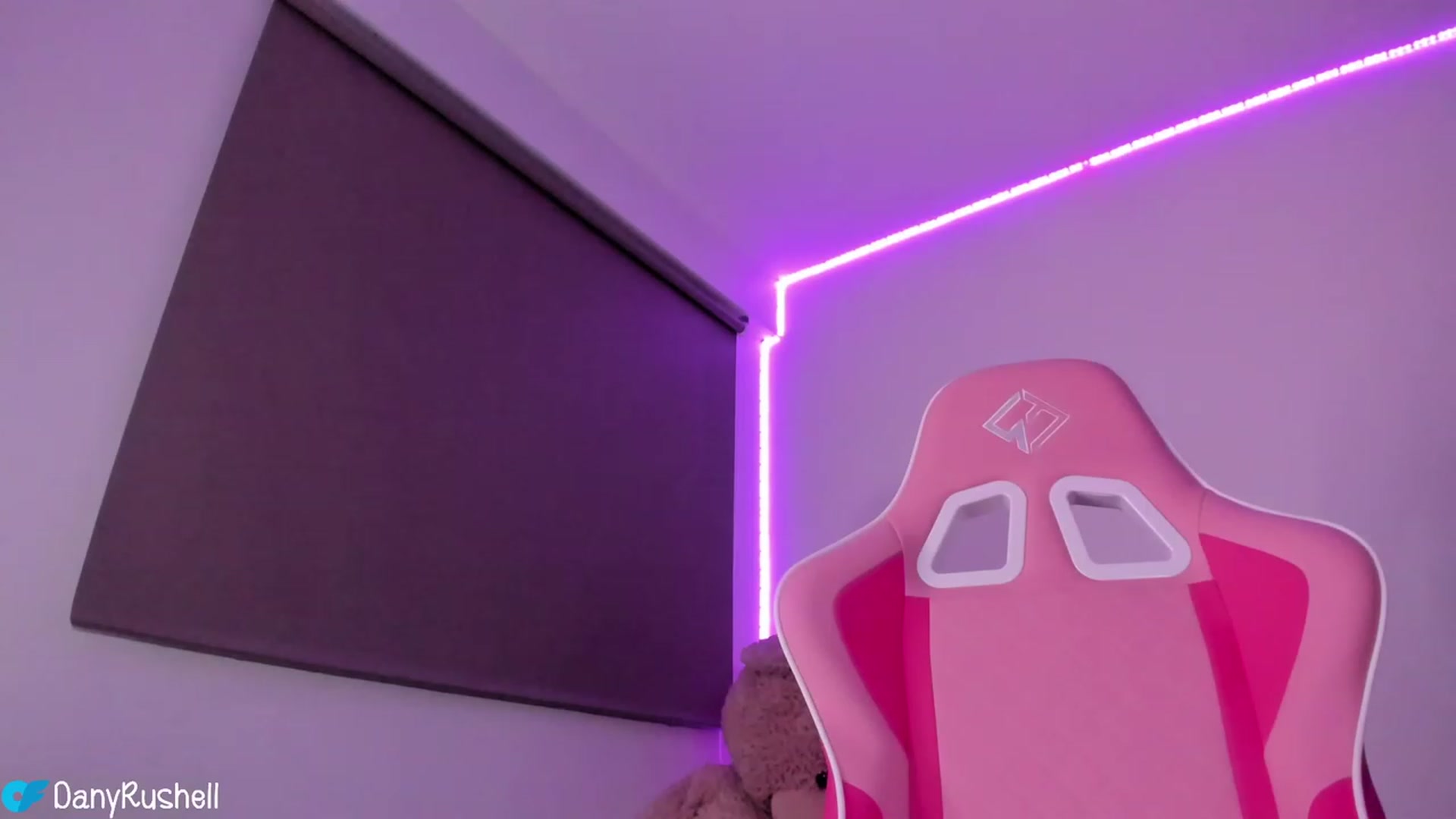 Gallery image thumbnail from NataliaMFC_'s myfreecams stream on, 06/19/2023, 06:18 image 15 of 20