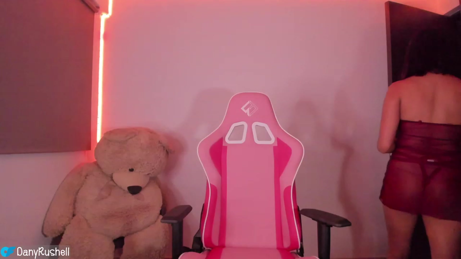 Gallery image thumbnail from NataliaMFC_'s myfreecams stream on, 06/20/2023, 05:48 image 4 of 20