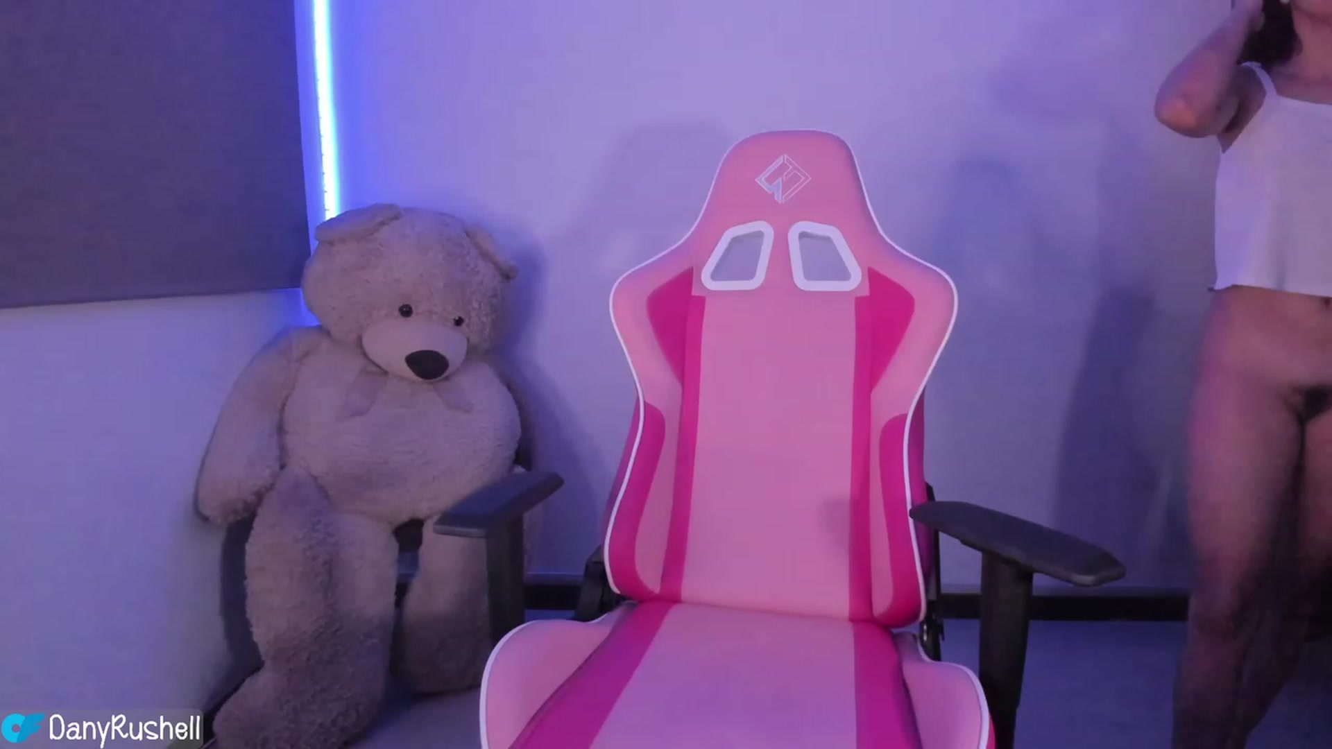 Gallery image thumbnail from NataliaMFC_'s myfreecams stream on, 06/21/2023, 04:59 image 20 of 20