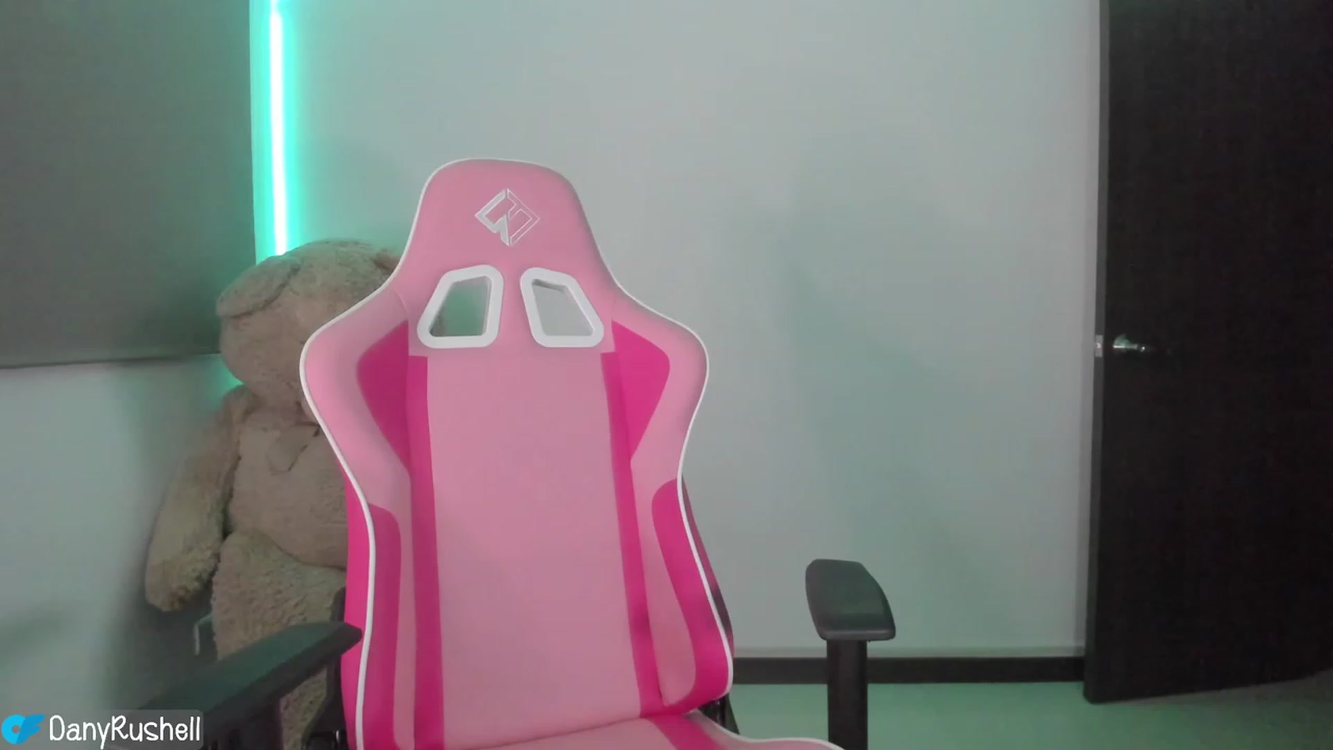 Gallery image thumbnail from NataliaMFC_'s myfreecams stream on, 06/23/2023, 04:59 image 1 of 20