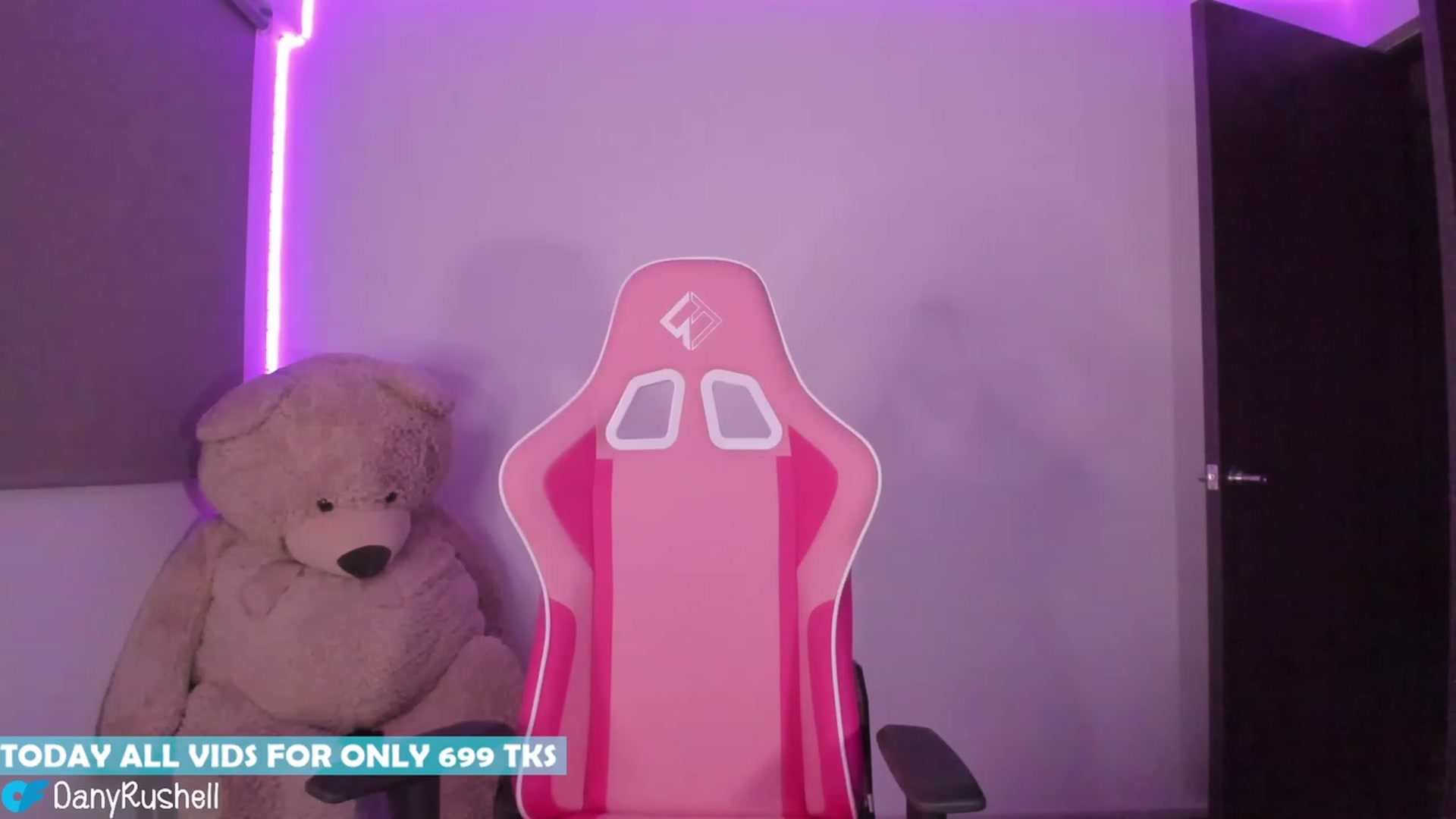 Gallery image thumbnail from NataliaMFC_'s myfreecams stream on, 06/24/2023, 05:07 image 9 of 20