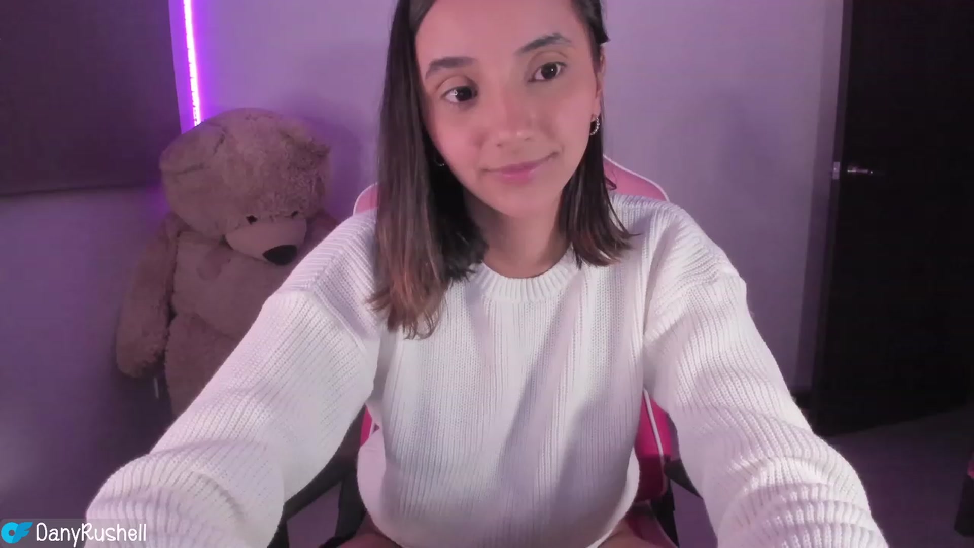 Gallery image thumbnail from NataliaMFC_'s myfreecams stream on, 06/25/2023, 06:03 image 8 of 20