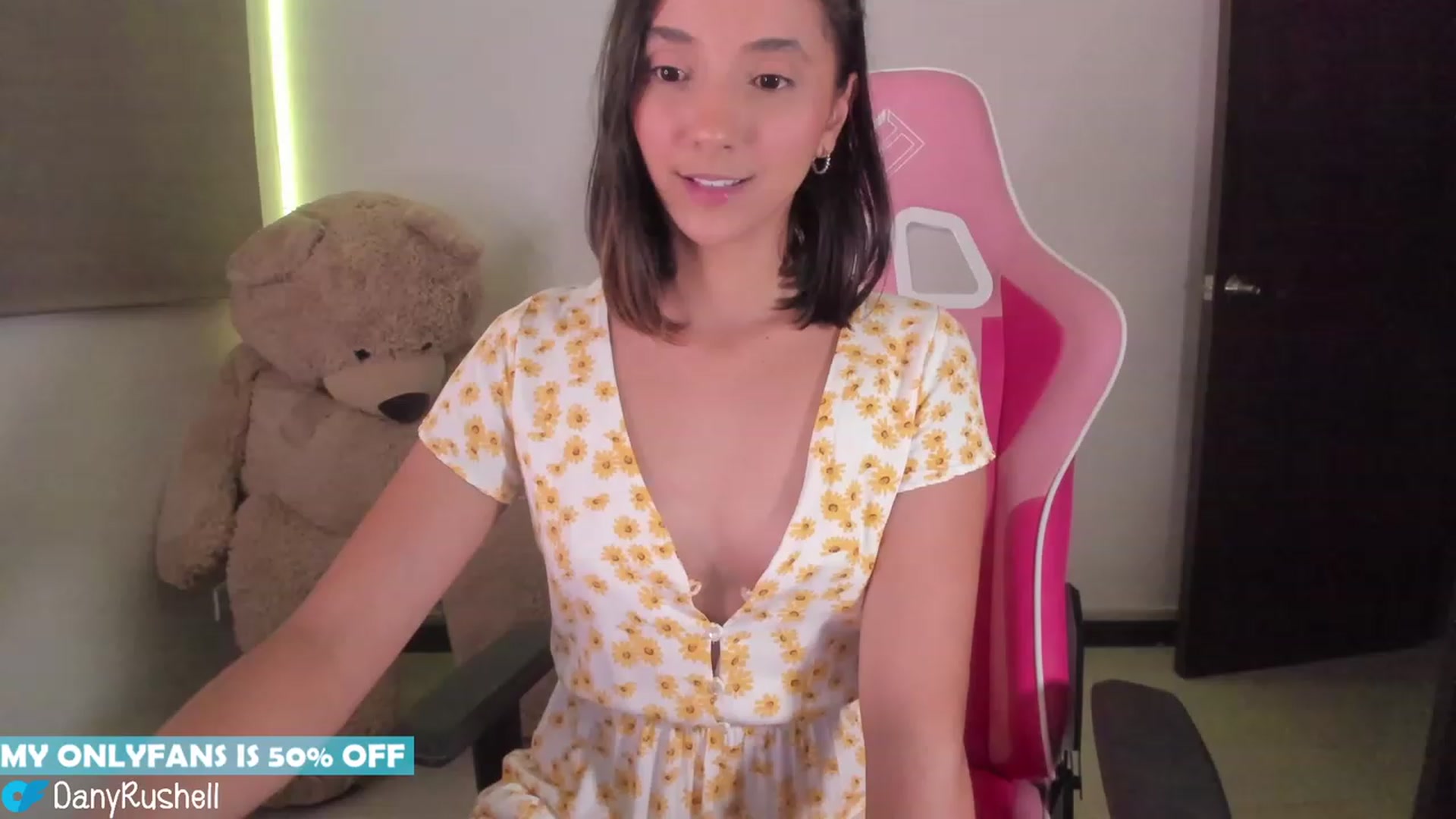 Gallery image thumbnail from NataliaMFC_'s myfreecams stream on, 06/28/2023, 04:13 image 3 of 20