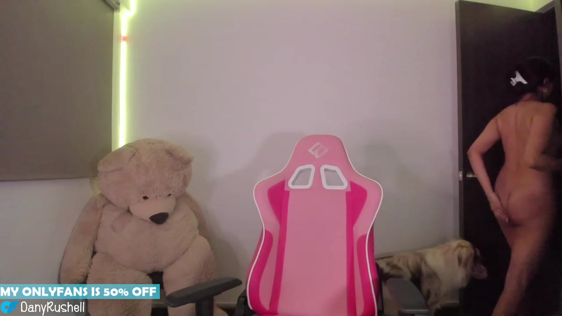 Gallery image thumbnail from NataliaMFC_'s myfreecams stream on, 06/28/2023, 05:20 image 7 of 20