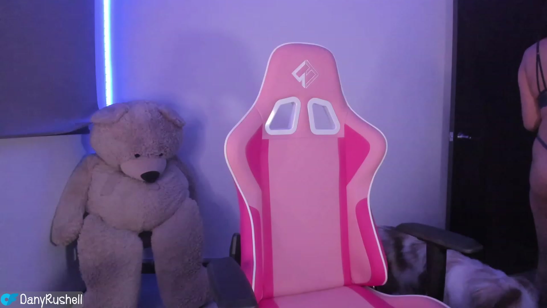 Gallery image thumbnail from NataliaMFC_'s myfreecams stream on, 07/04/2023, 03:35 image 16 of 20