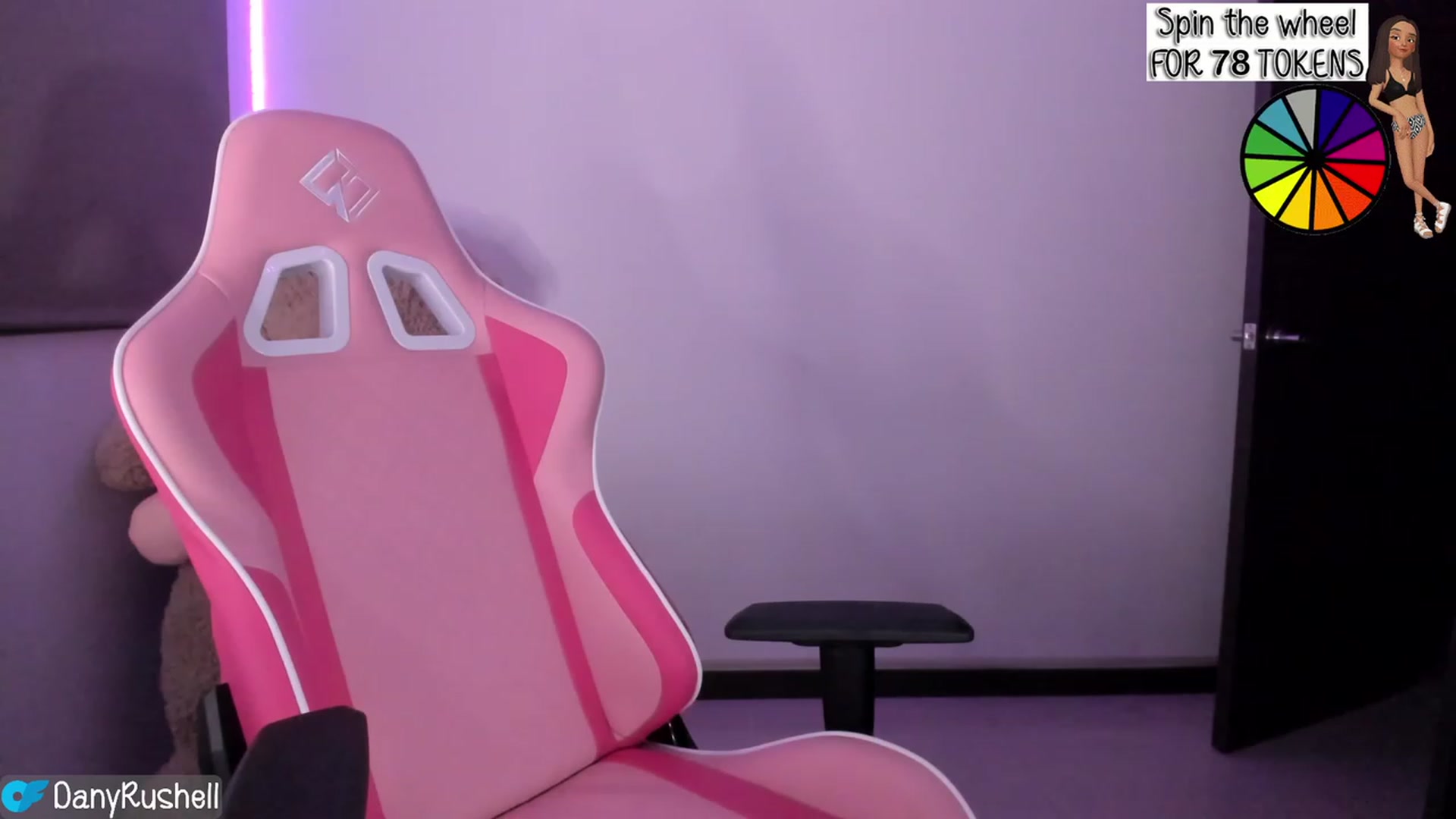 Gallery image thumbnail from NataliaMFC_'s myfreecams stream on, 07/28/2023, 04:30 image 10 of 20