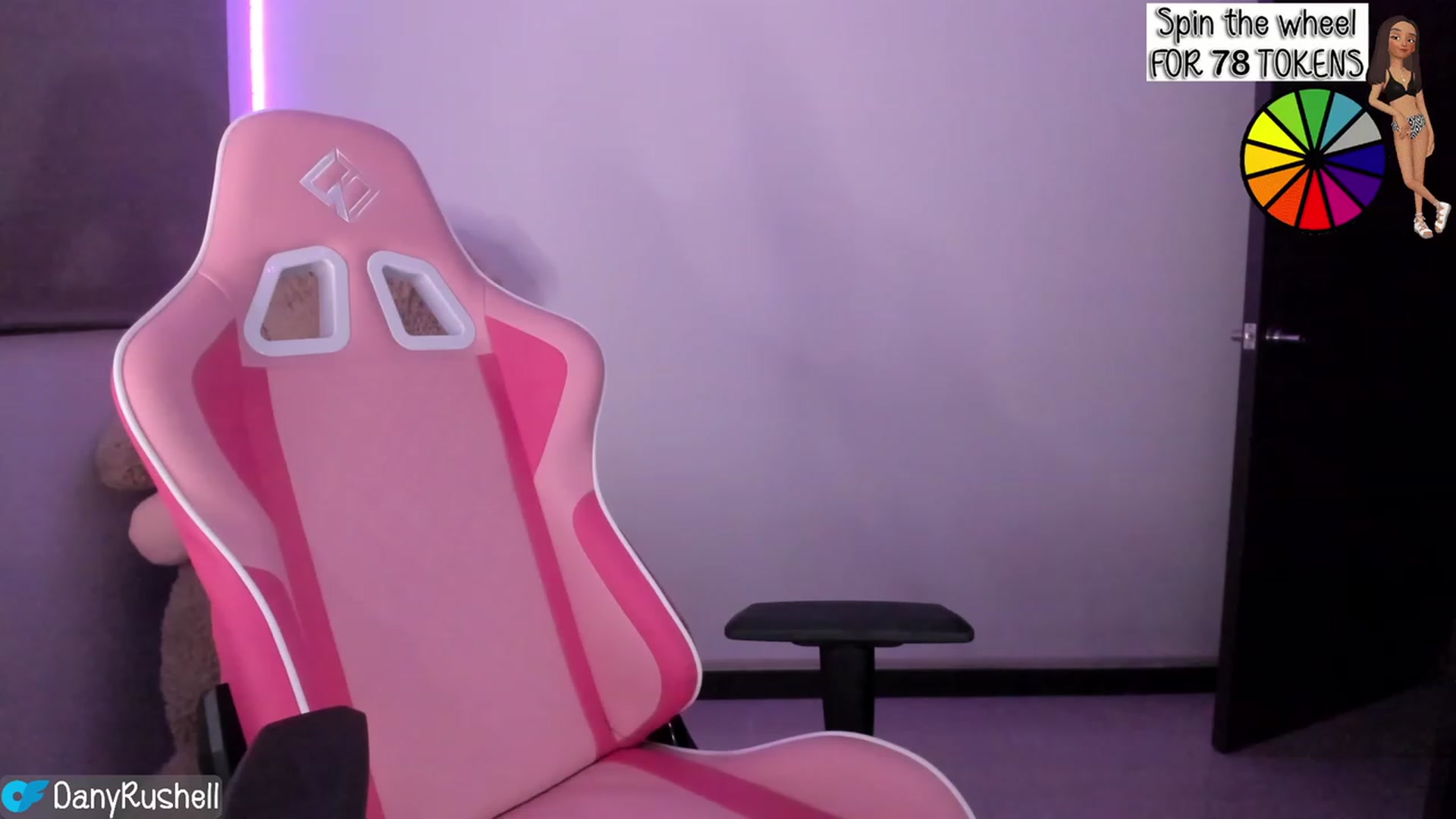 Gallery image thumbnail from NataliaMFC_'s myfreecams stream on, 07/28/2023, 04:30 image 11 of 20