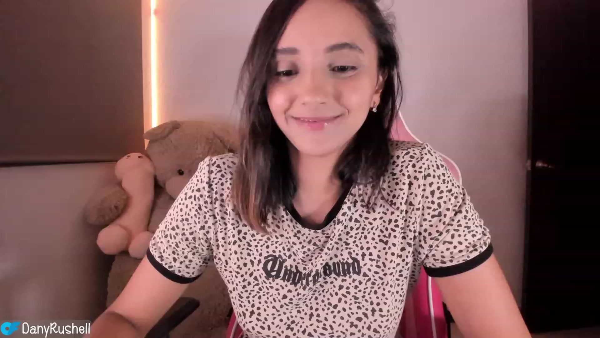 Gallery image thumbnail from NataliaMFC_'s myfreecams stream on, 08/10/2023, 05:05 image 2 of 20