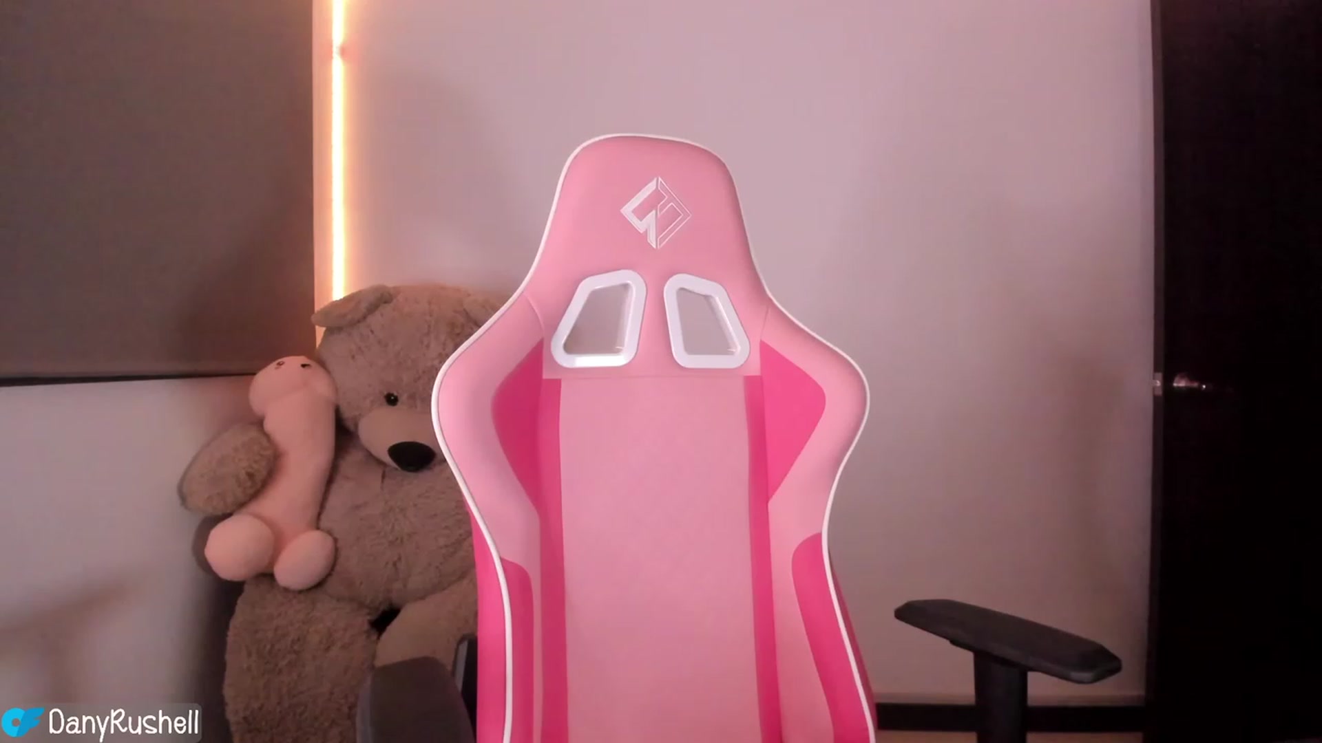 Gallery image thumbnail from NataliaMFC_'s myfreecams stream on, 08/10/2023, 05:48 image 2 of 20