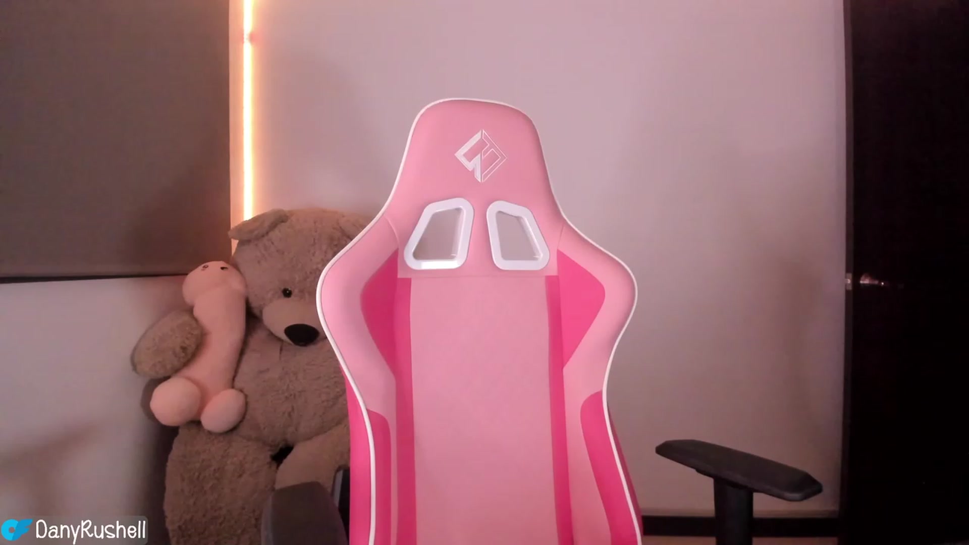 Gallery image thumbnail from NataliaMFC_'s myfreecams stream on, 08/10/2023, 05:48 image 3 of 20