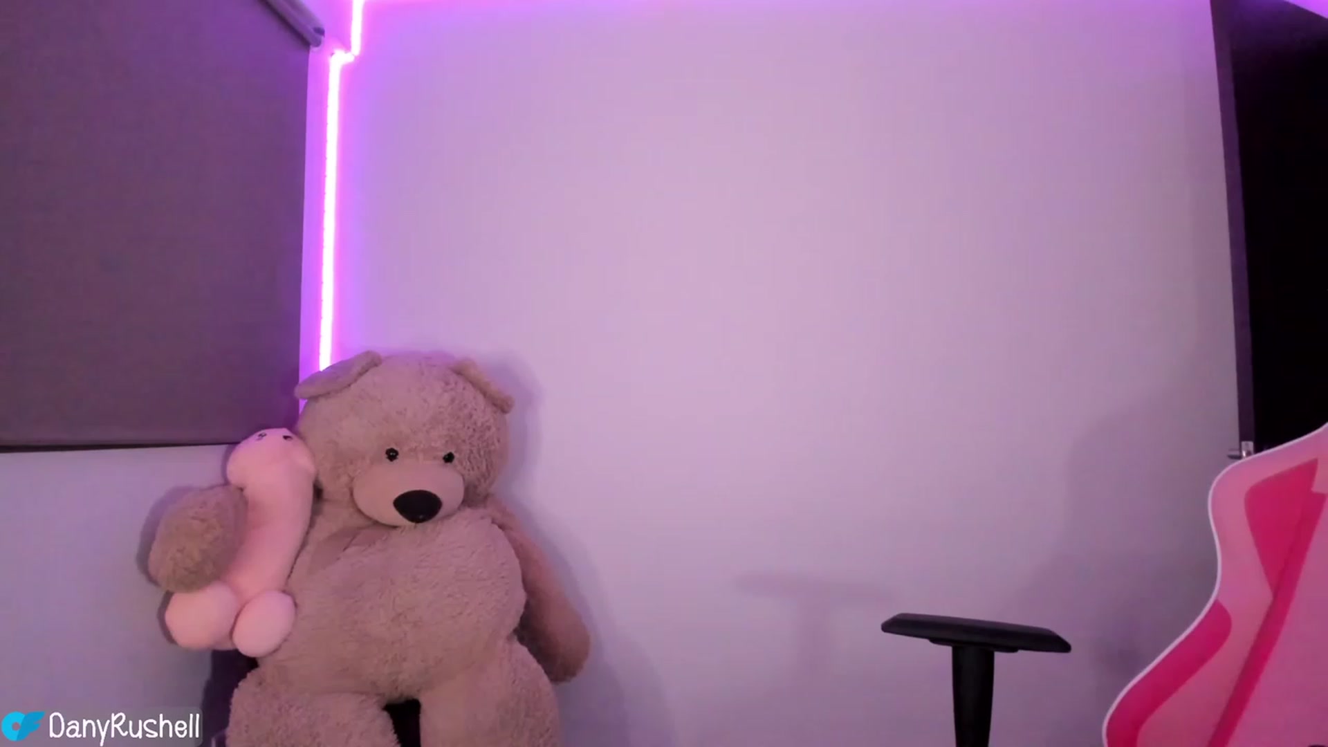 Gallery image thumbnail from NataliaMFC_'s myfreecams stream on, 08/23/2023, 05:31 image 16 of 20