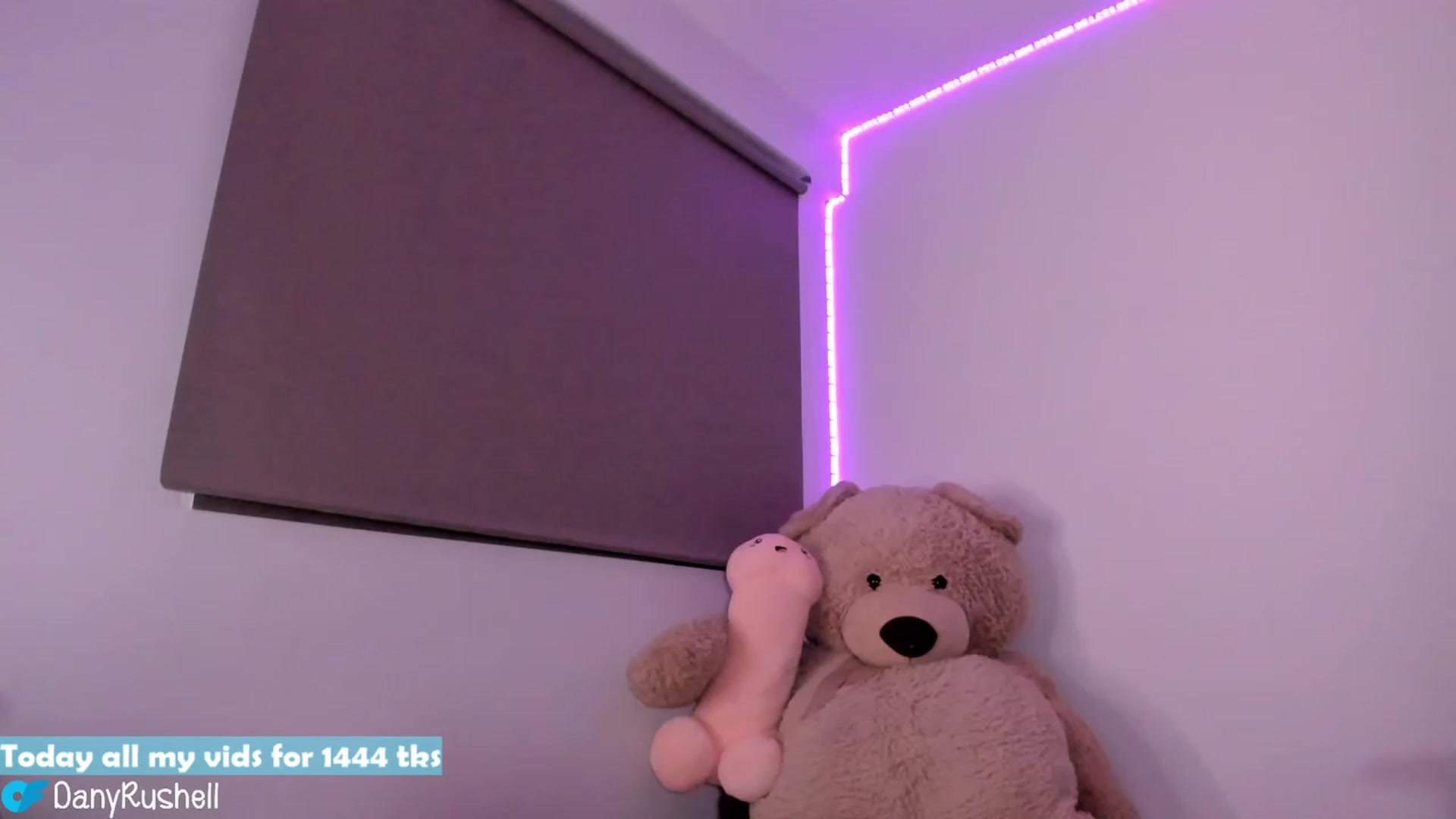 Gallery image thumbnail from NataliaMFC_'s myfreecams stream on, 09/06/2023, 04:15 image 16 of 20