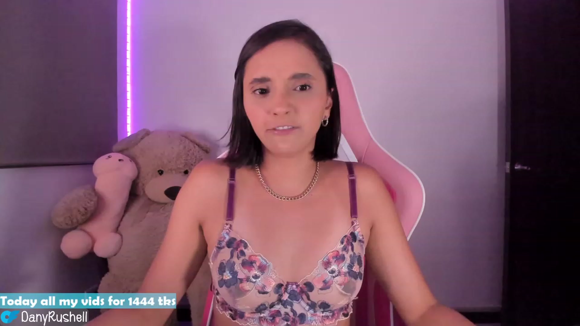 Gallery image thumbnail from NataliaMFC_'s myfreecams stream on, 09/06/2023, 04:15 image 10 of 20