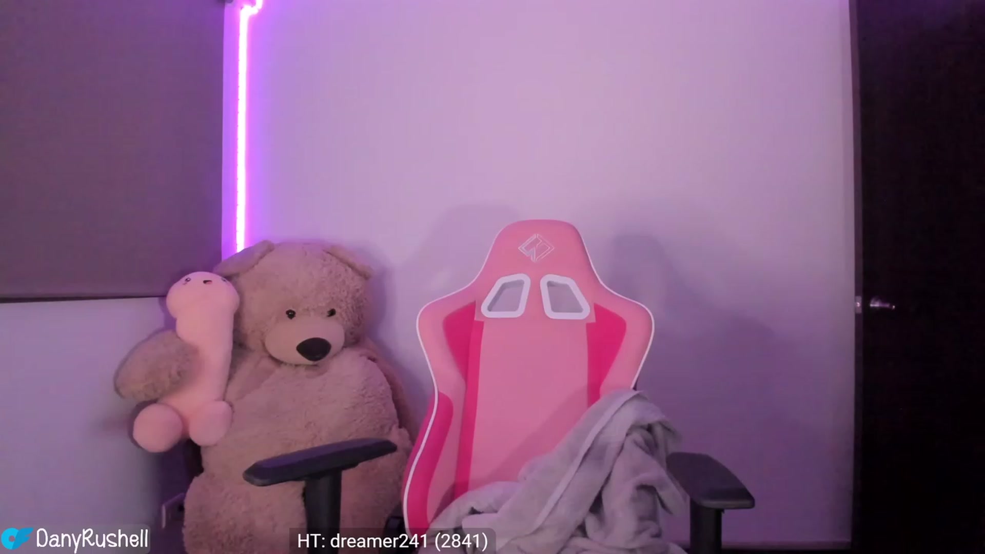 Gallery image thumbnail from NataliaMFC_'s myfreecams stream on, 09/22/2023, 10:14 image 14 of 20