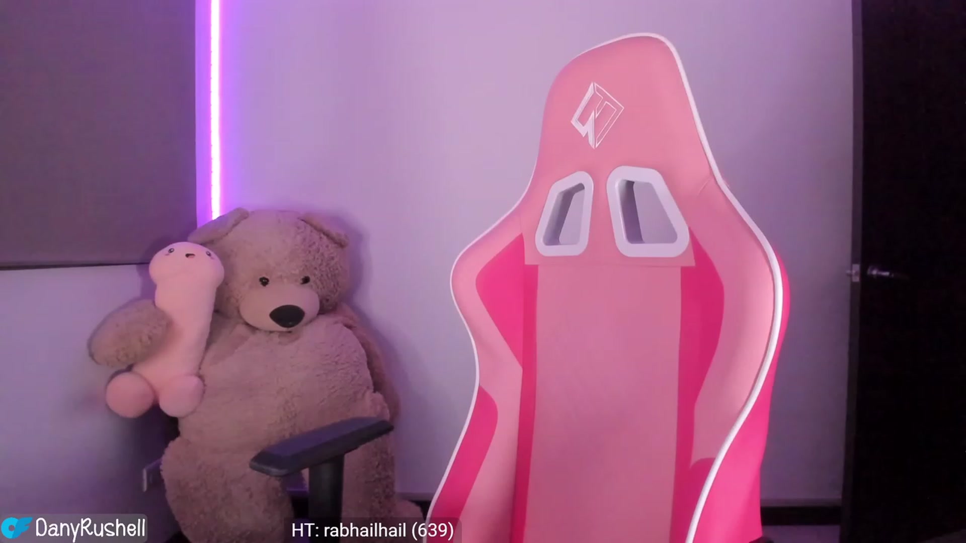Gallery image thumbnail from NataliaMFC_'s myfreecams stream on, 09/27/2023, 05:43 image 12 of 20