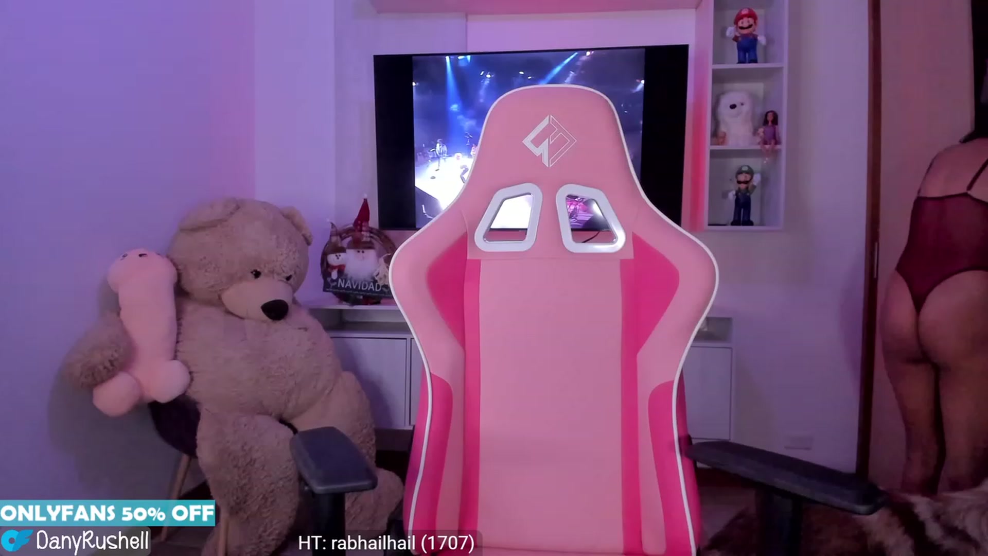 Gallery image thumbnail from NataliaMFC_'s myfreecams stream on, 12/12/2023, 06:26 image 6 of 20