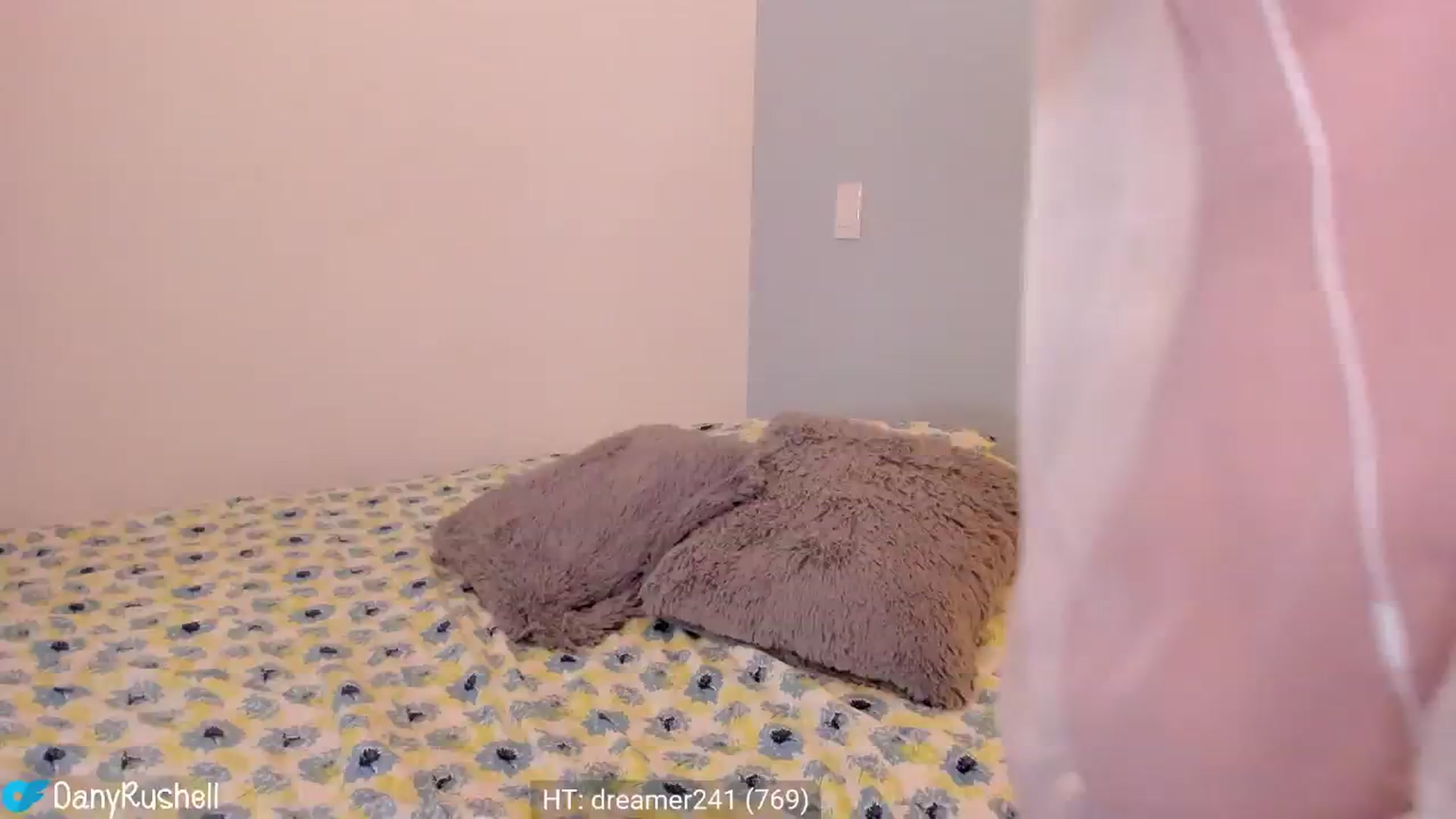 Gallery image thumbnail from NataliaMFC_'s myfreecams stream on, 12/12/2024, 05:53 image 17 of 20