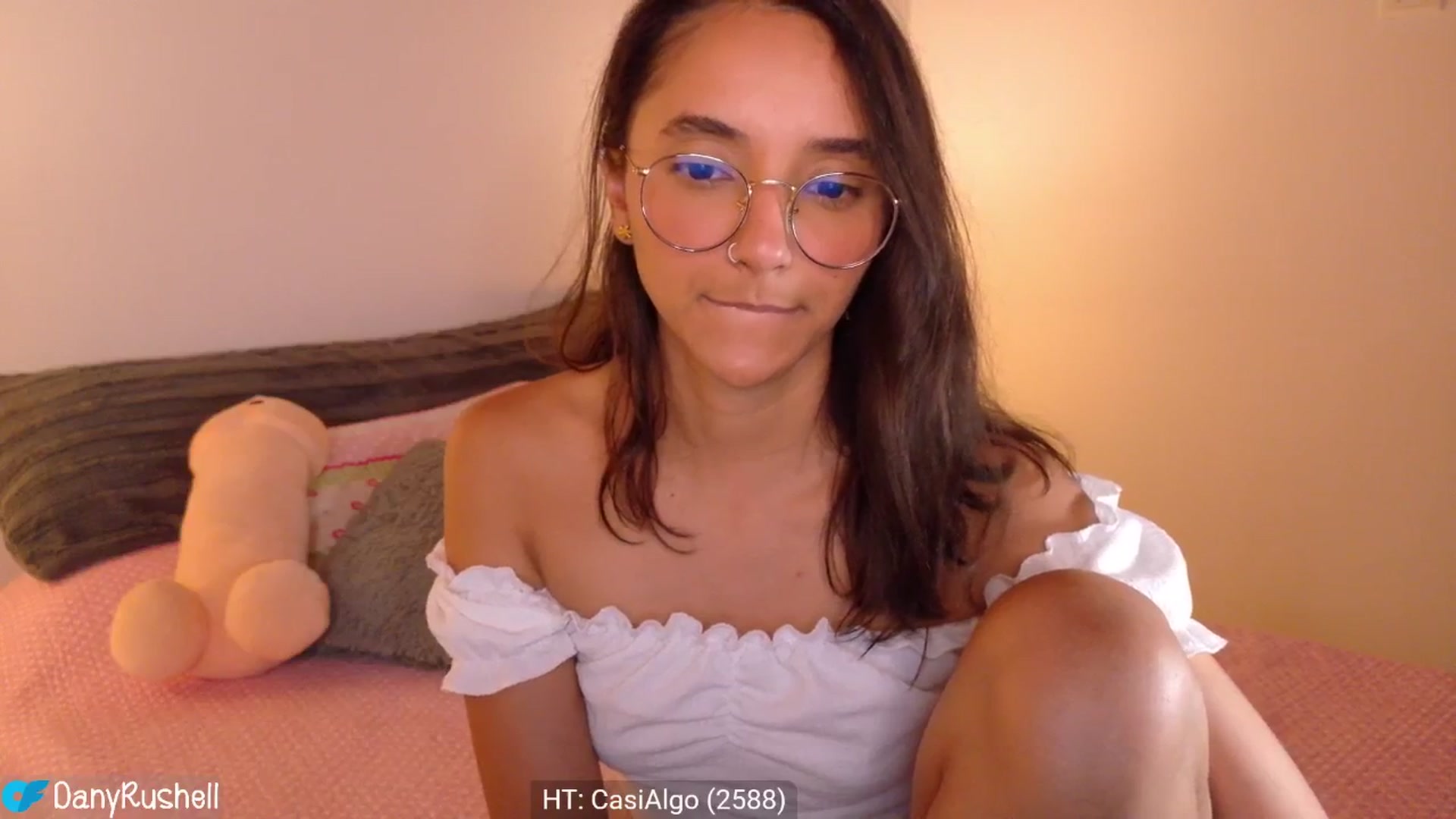 Gallery image thumbnail from NataliaMFC_'s myfreecams stream on, 04/15/2026, 05:20 image 17 of 20