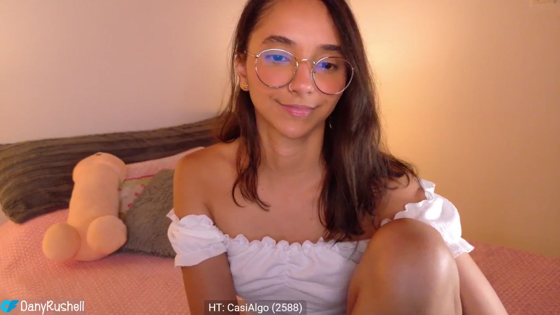 Gallery image thumbnail from NataliaMFC_'s myfreecams stream on, 04/15/2026, 05:20 image 16 of 20