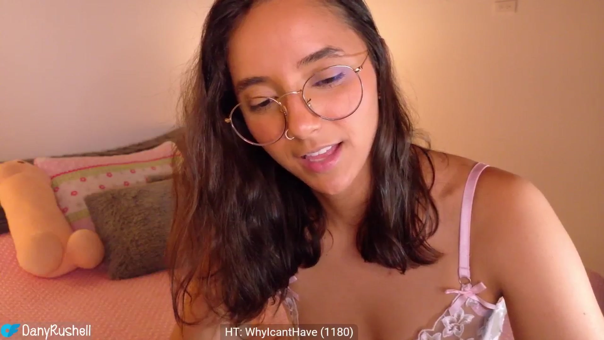 Gallery image thumbnail from NataliaMFC_'s myfreecams stream on, 04/17/2026, 24:57 image 17 of 20