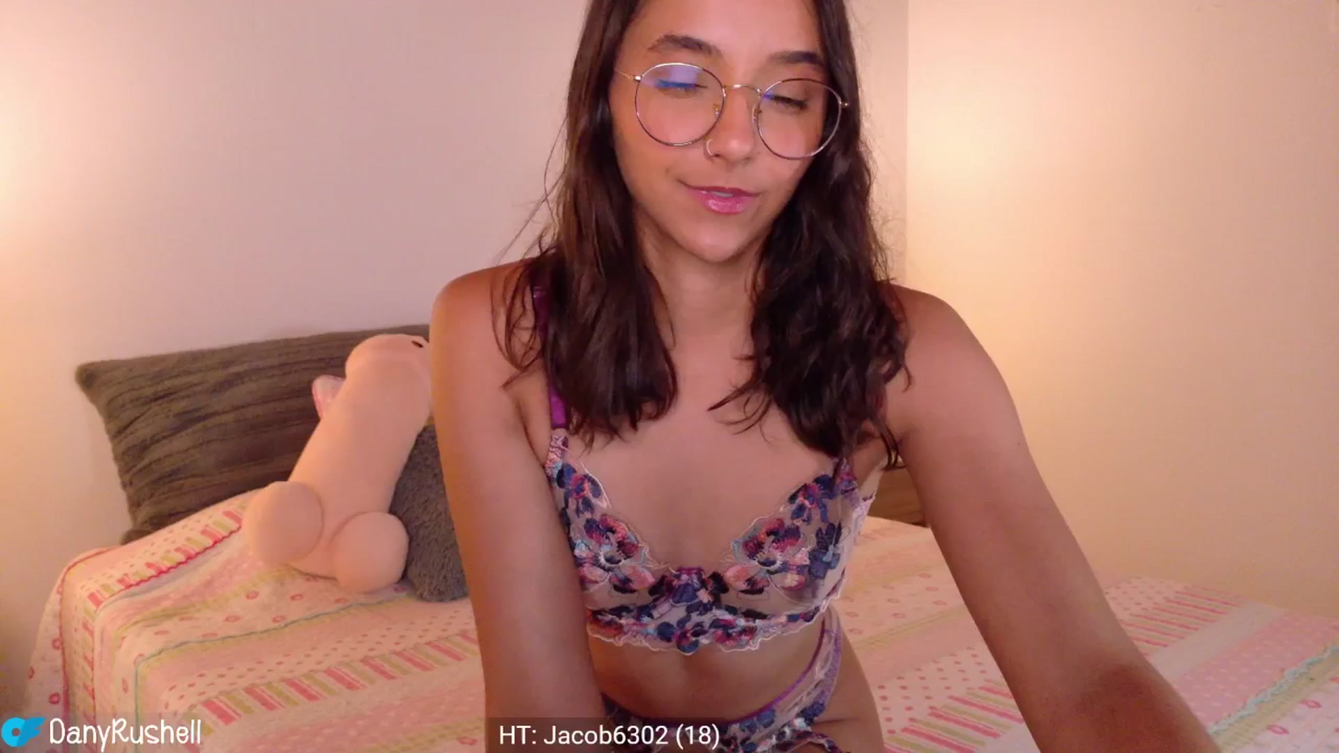 Gallery image thumbnail from NataliaMFC_'s myfreecams stream on, 04/29/2026, 22:03 image 1 of 20
