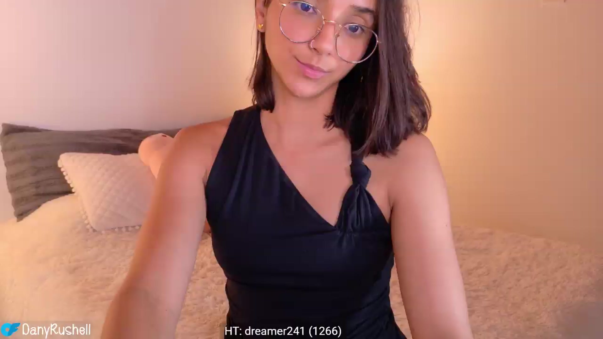 Gallery image thumbnail from NataliaMFC_'s myfreecams stream on, 06/10/2026, 04:49 image 19 of 20