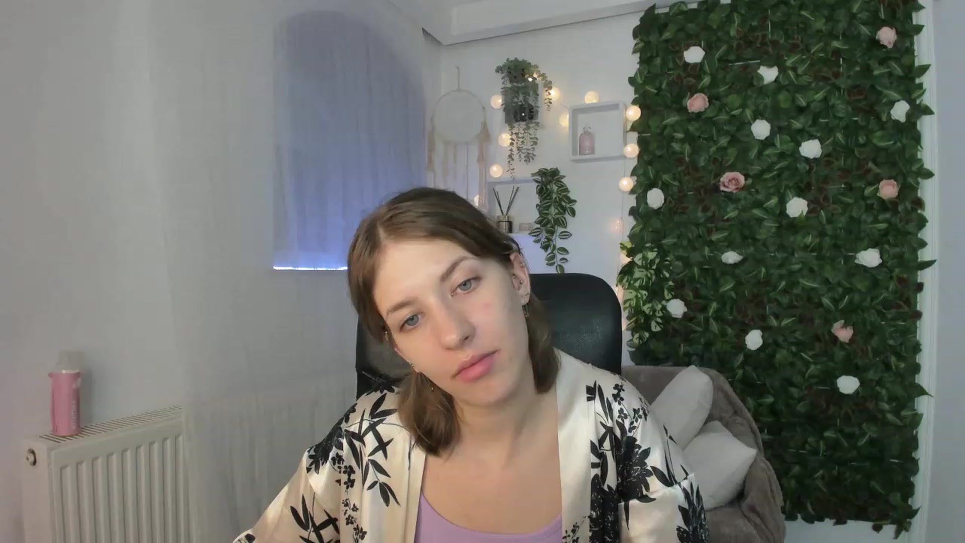 Gallery image thumbnail from Natalia_Nice's myfreecams stream on, 06/06/2023, 16:37 image 9 of 20