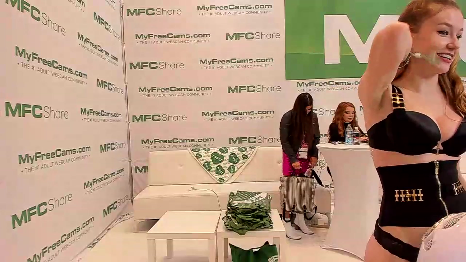 Gallery image thumbnail from Natalia_Rae's myfreecams stream on, 01/06/2023, 01:32 image 11 of 20