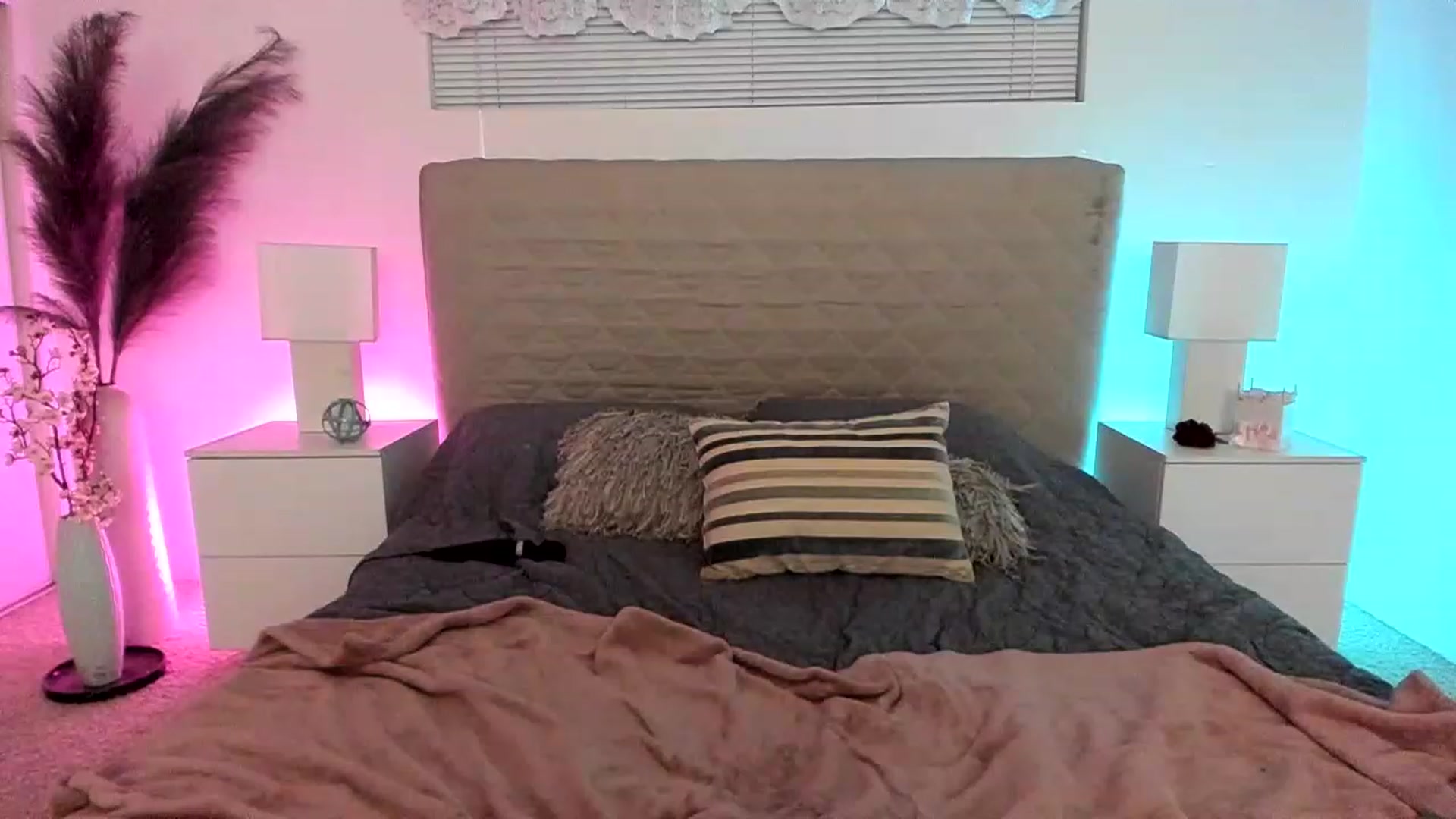 Gallery image thumbnail from Natalia_Rae's myfreecams stream on, 01/15/2023, 08:42 image 8 of 20